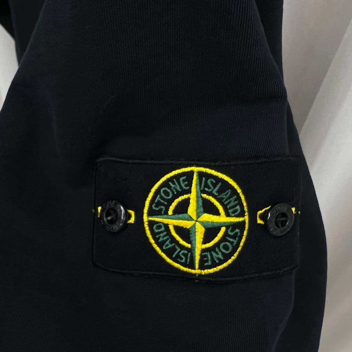 스톤아일랜드 와펜 맨투맨 블랙 (L) 상품이미지7