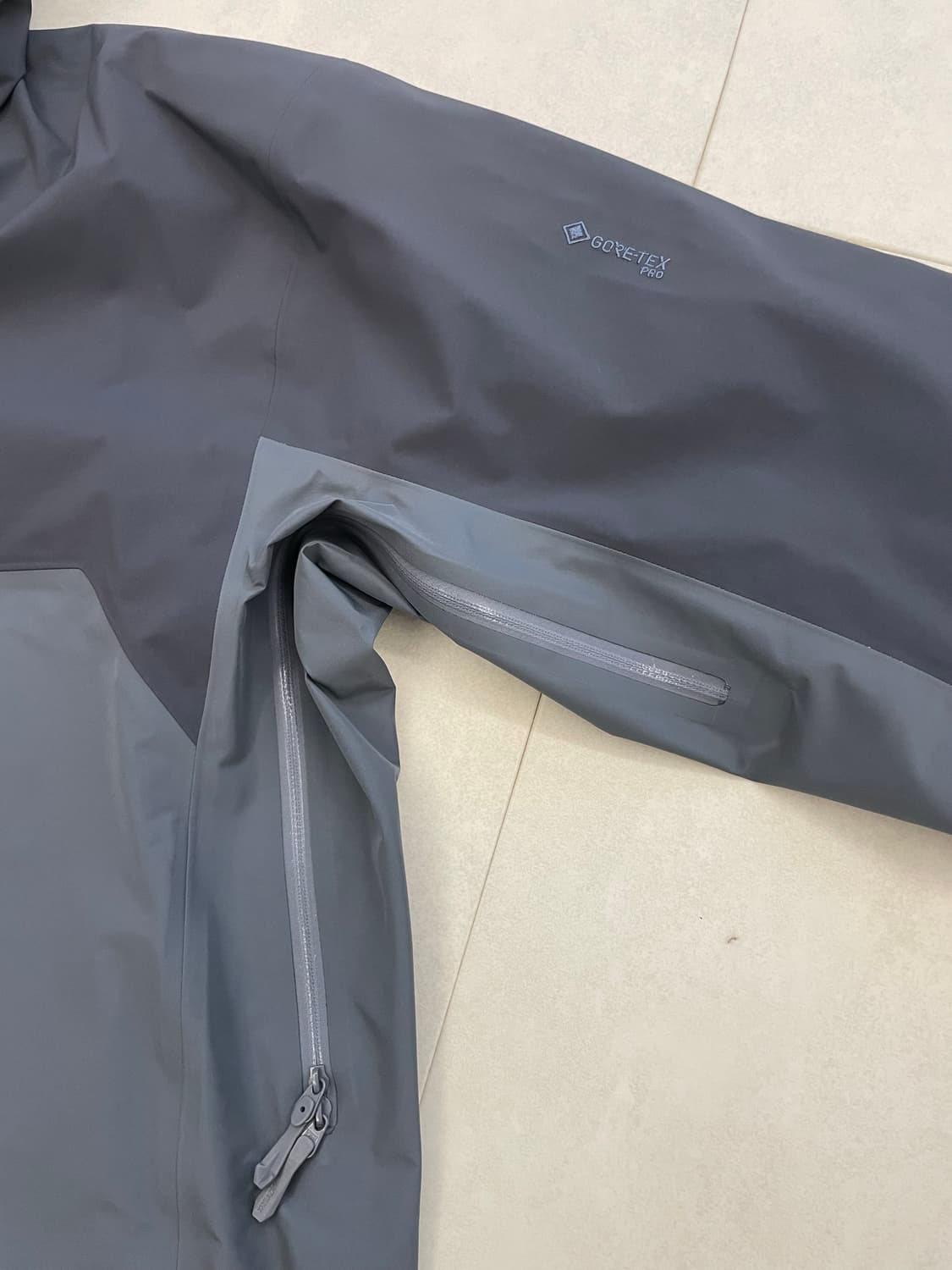 아크테릭스 알파 AR 글리치 XL  상품이미지5