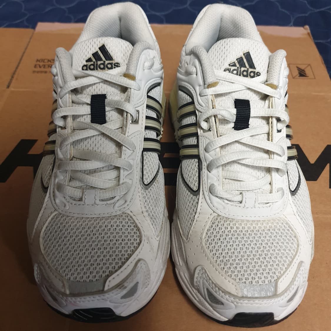 아디다스 리스폰스 CL 화이트 코어 블랙 데일리 런닝화 (235) 상품이미지4