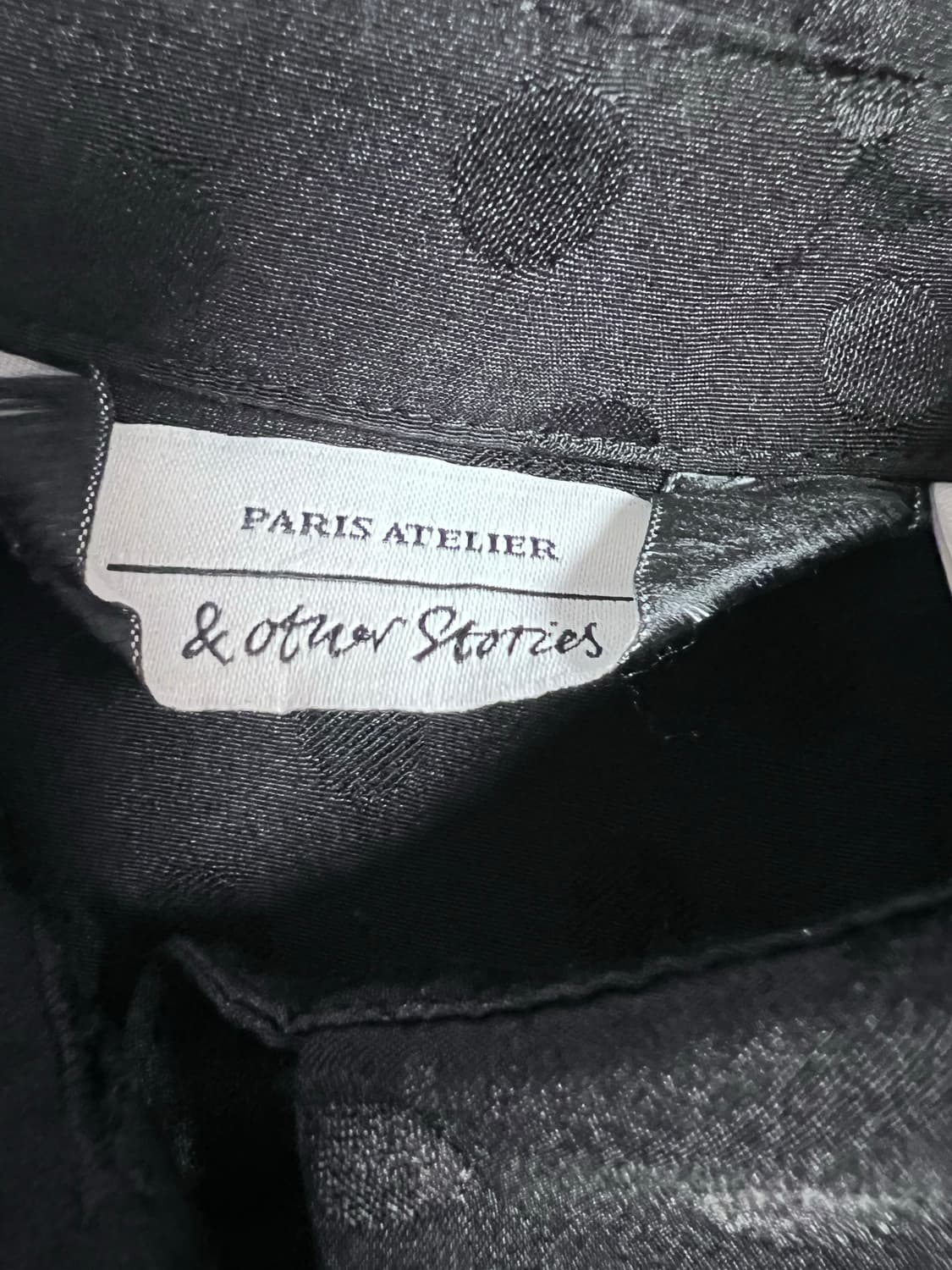 앤아더 스토리즈 검정 도트 프릴 브랄우스  상품이미지4