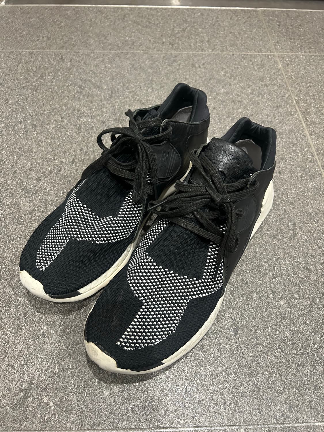 Y-3 부스트 니트 스니커즈 상품이미지1