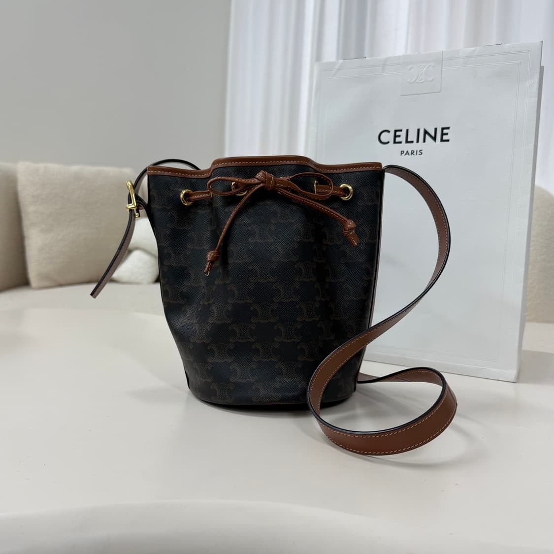 (당일출고) 셀린느 트리오페 스몰 드로스트링 버킷백 상품이미지1
