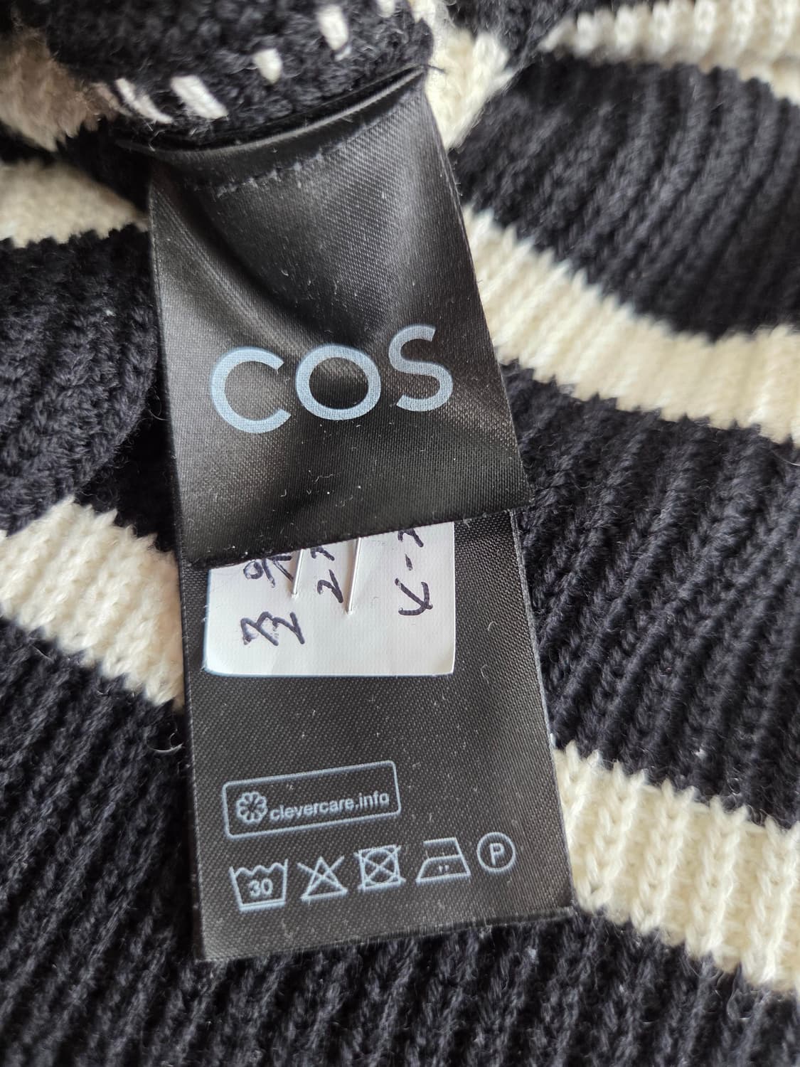 COS 스트라이프 니트 블랙 L 상품이미지3