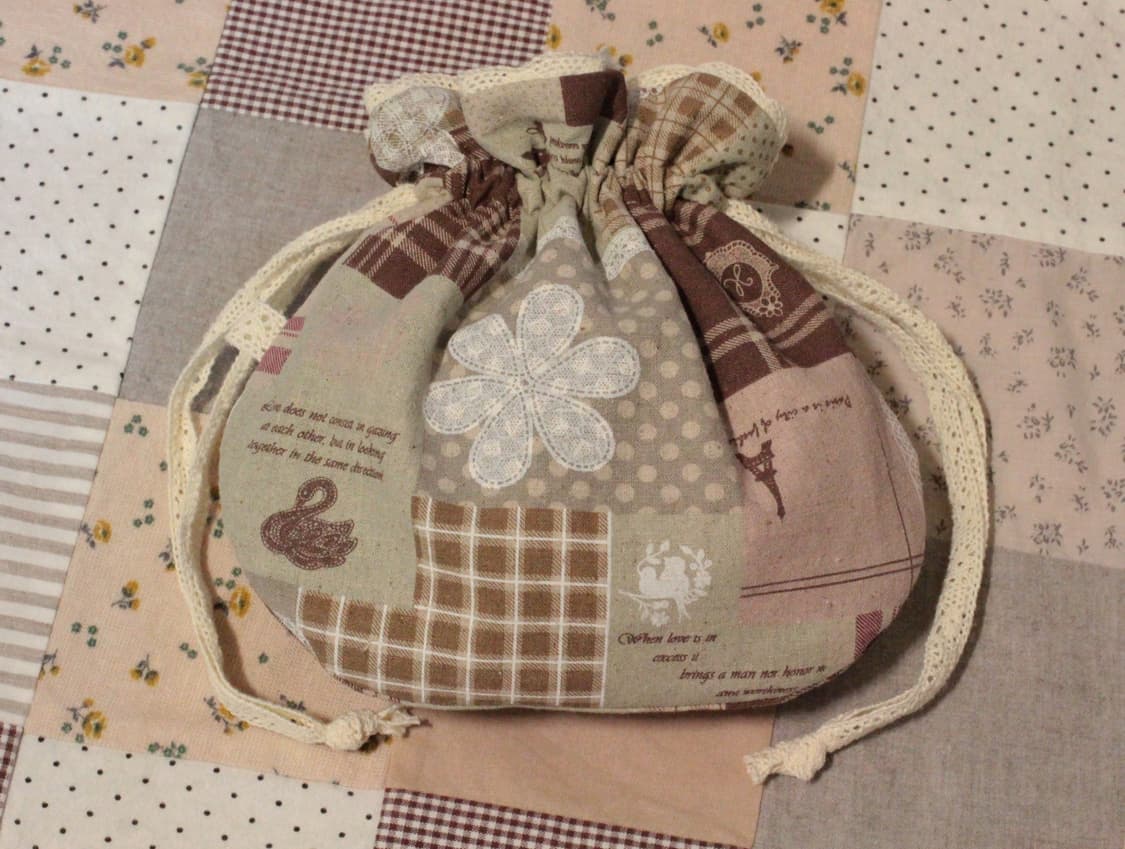 핸드메이드 패치워크 무늬 레이스 스트링 파우치 상품이미지1