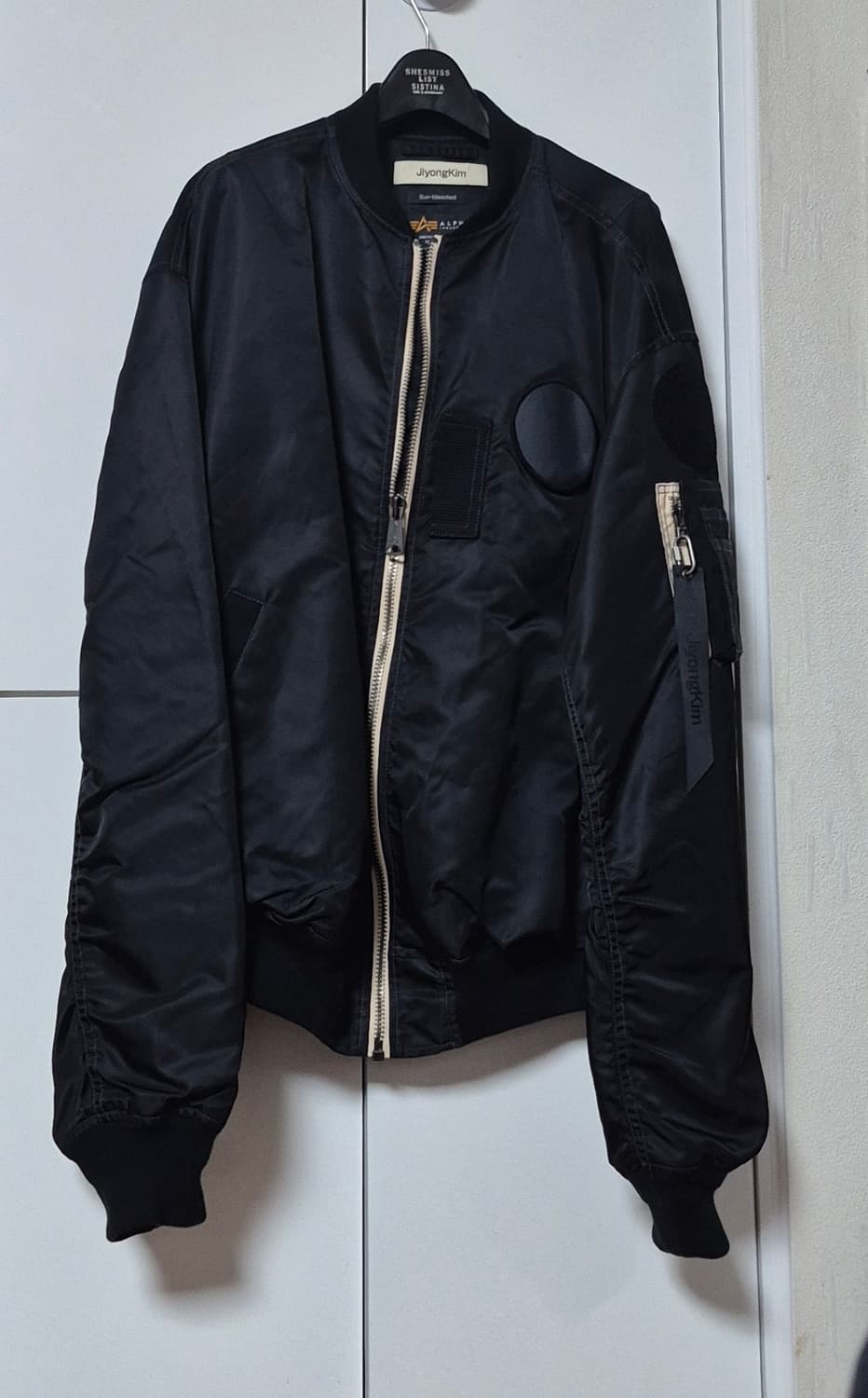 지용킴 알파 콜라보 봄버 자켓 상품이미지1