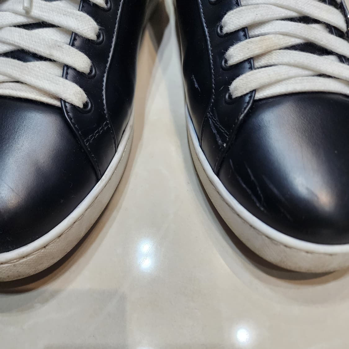 프라다 브러시드 레더 스니커즈 8.5 상품이미지4