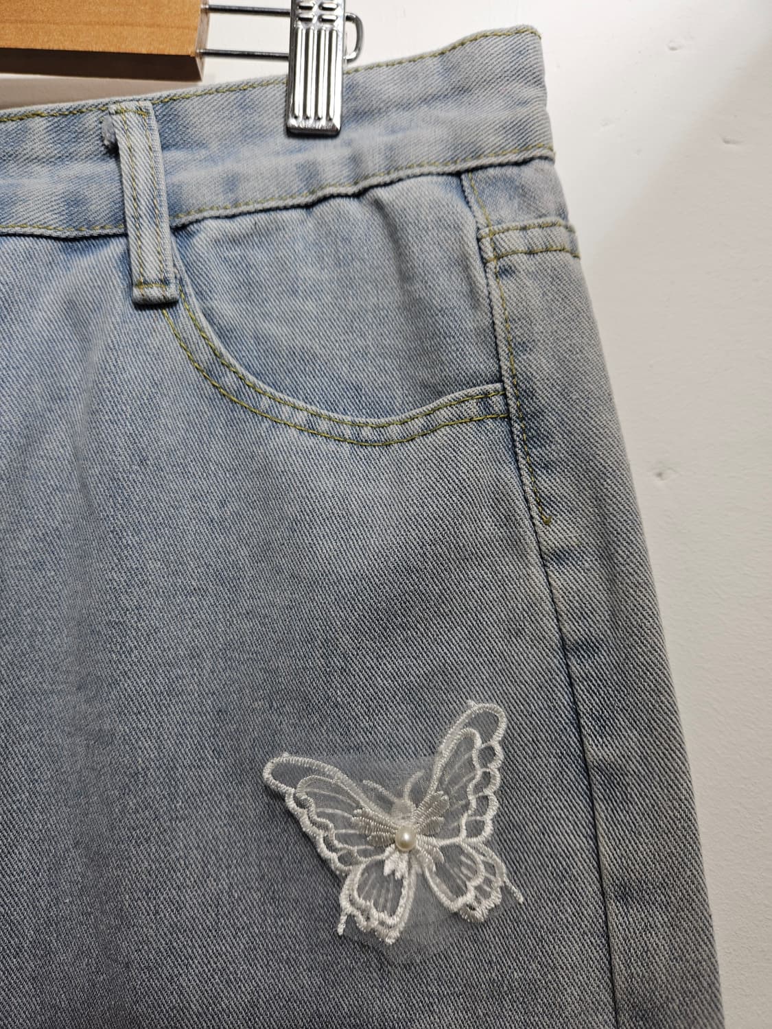 레이스 나비 디테일 연청 데님 [새상품] 상품이미지3