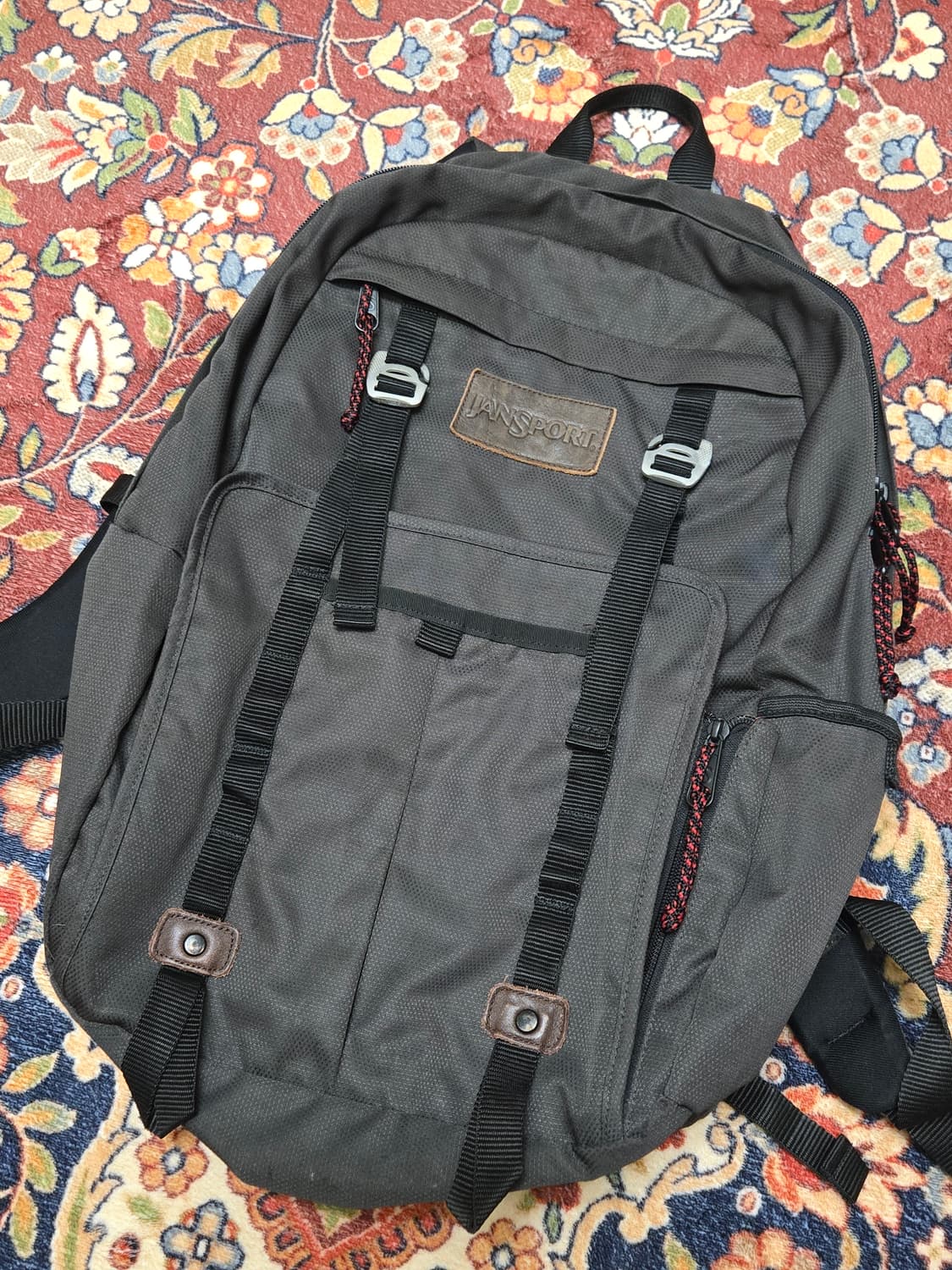 [JANSPORT] 잔스포츠 아웃사이드 스모크 시그널 - 다크 그레이 상품이미지3