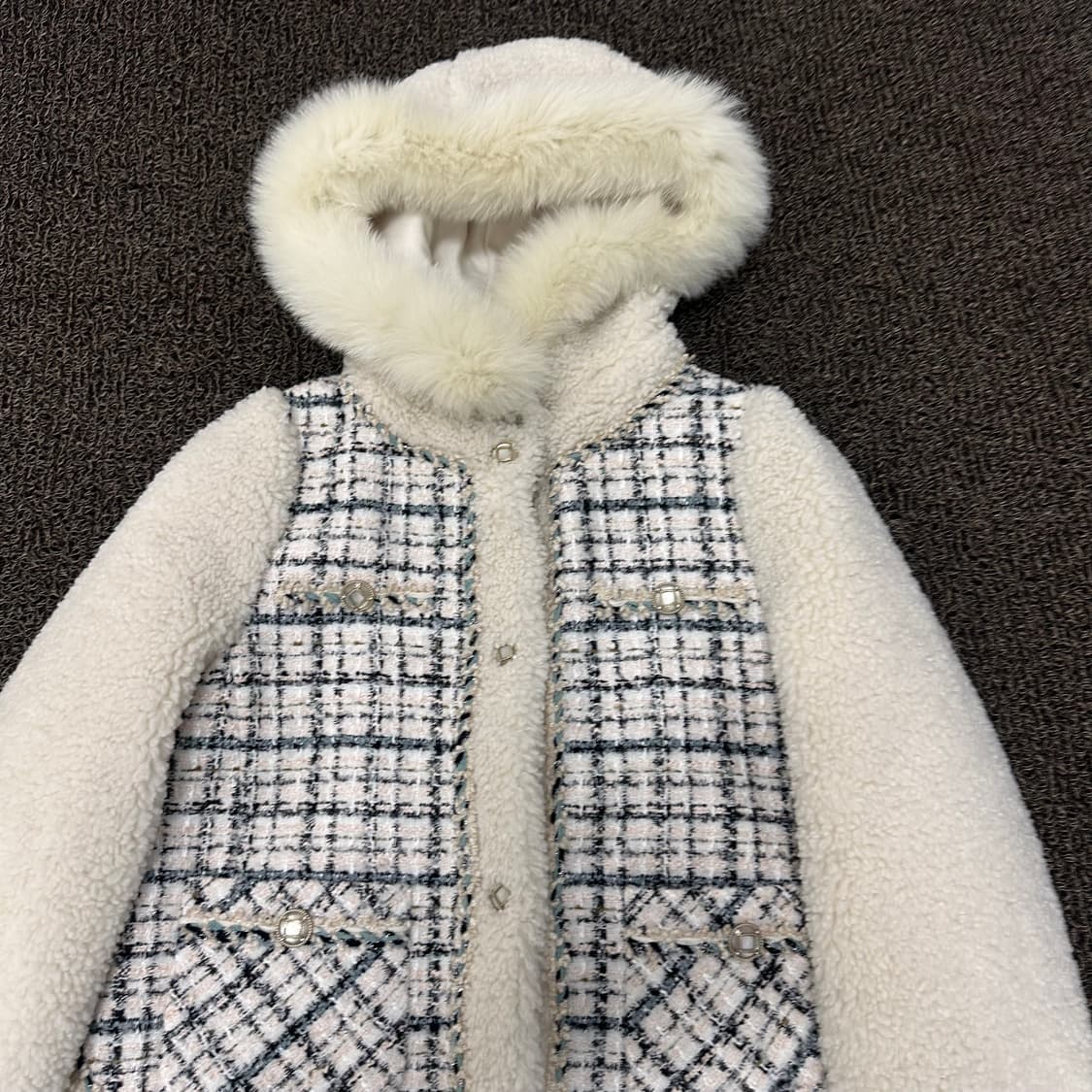 O2nd 오즈세컨 한섬 여성 트위드 여우털 자켓 상품이미지4