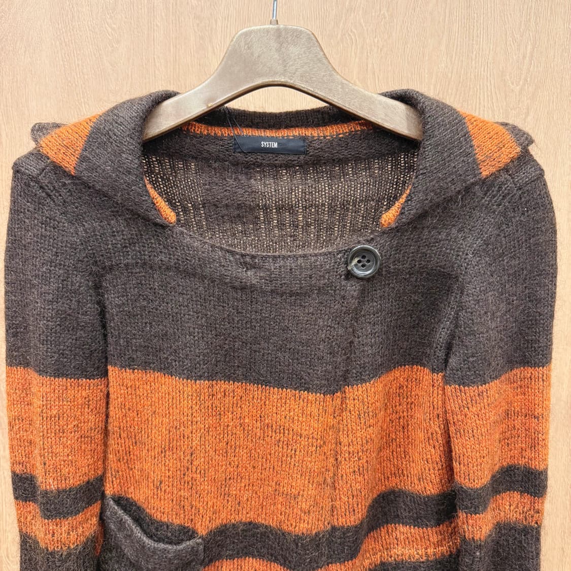 시스템 니트 가디건 스트라이프 숄카라 버튼 디테일 오렌지 브라운 배색 상품이미지4