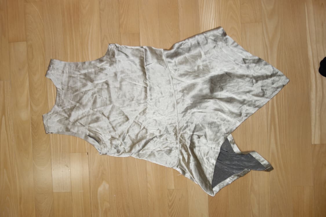 꼼데가르송 아시메트릭 컷 벨벳 슬리브리스 탑 상품이미지3