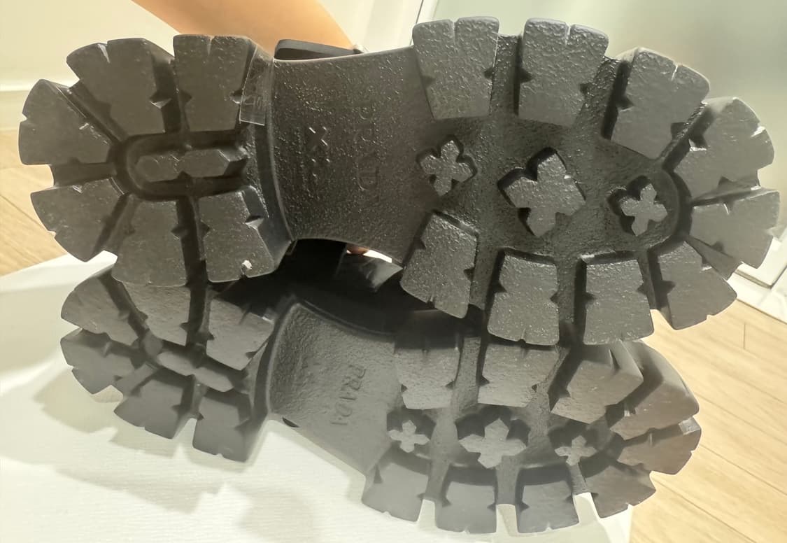 프라다 러버 샌들 상품이미지2