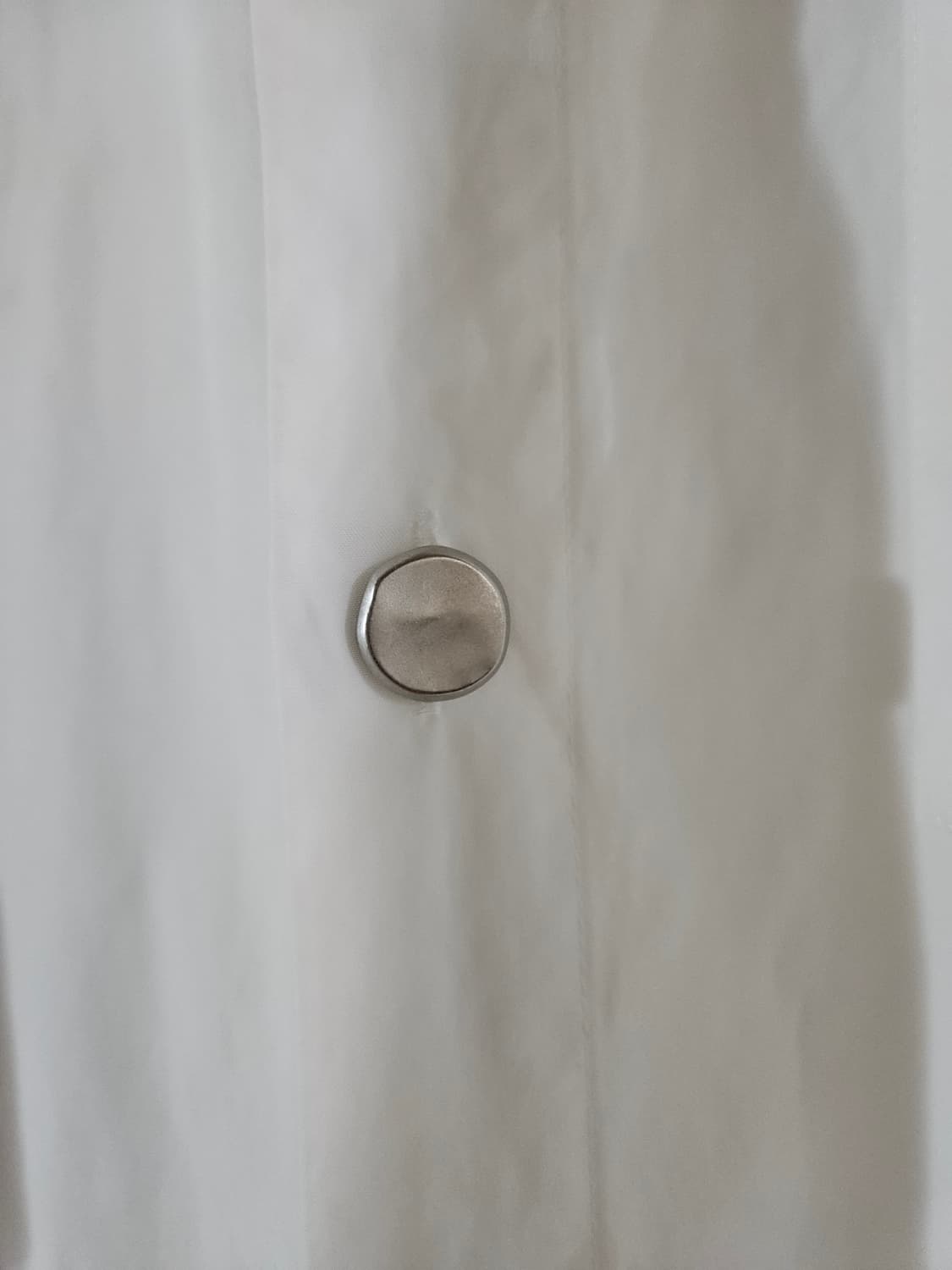 해칭룸 뮤지엄 화이트 반팔셔츠 4 판매합니다. 상품이미지3
