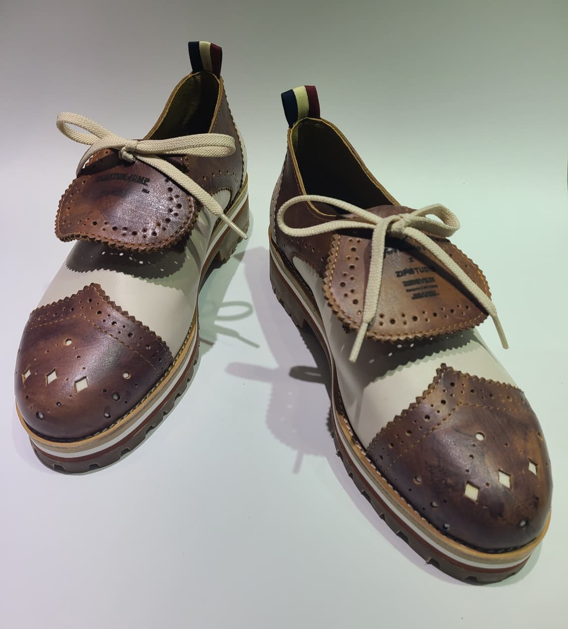 플립패턴 윙팁 구두 상품이미지1