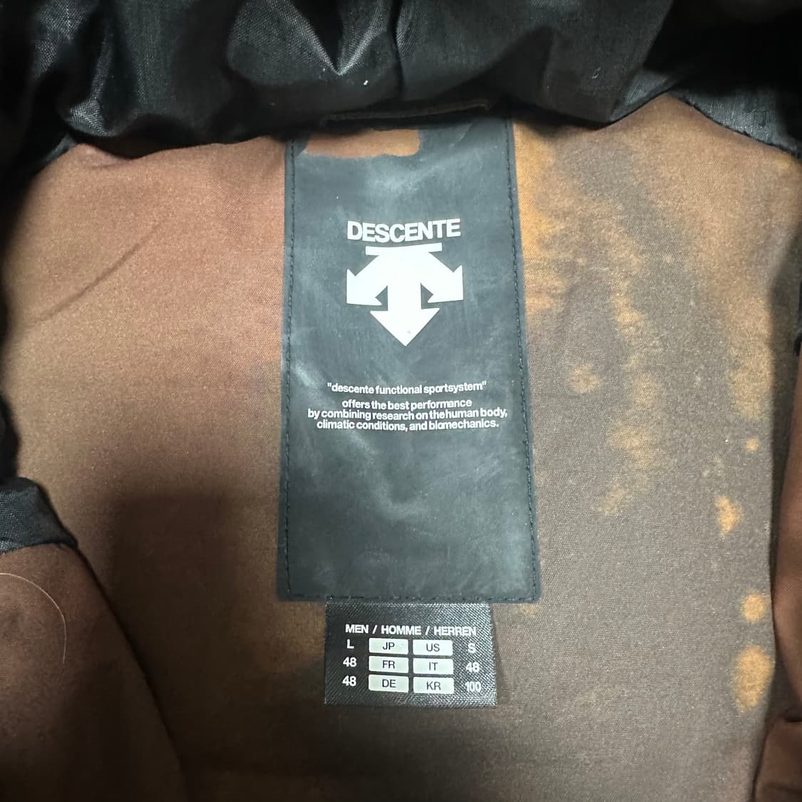 ✨ (바배) 데상트 한정판 스페인 아우디 스키팀 덕다운 패딩  상품이미지3