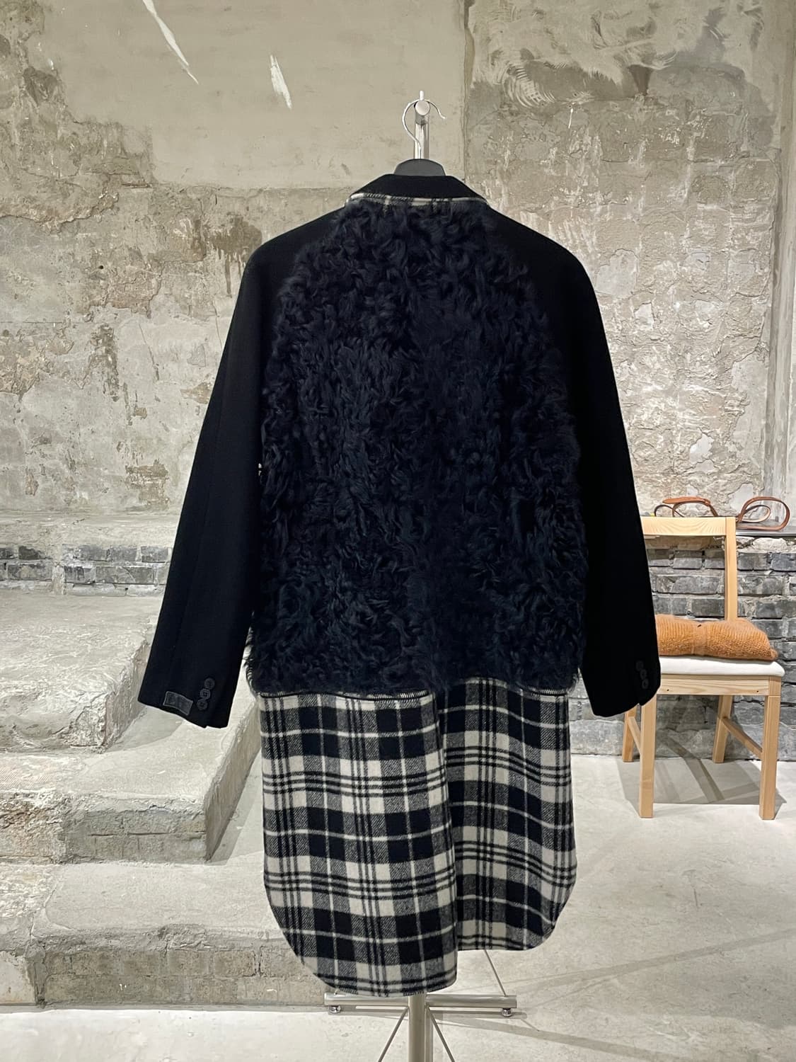 mcm x 페노메논 블랙 퍼 도킹 체크 데님 롱 자켓 상품이미지6