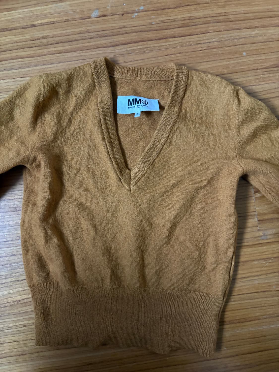 MM6 브이넥 패치 니트 상품이미지1