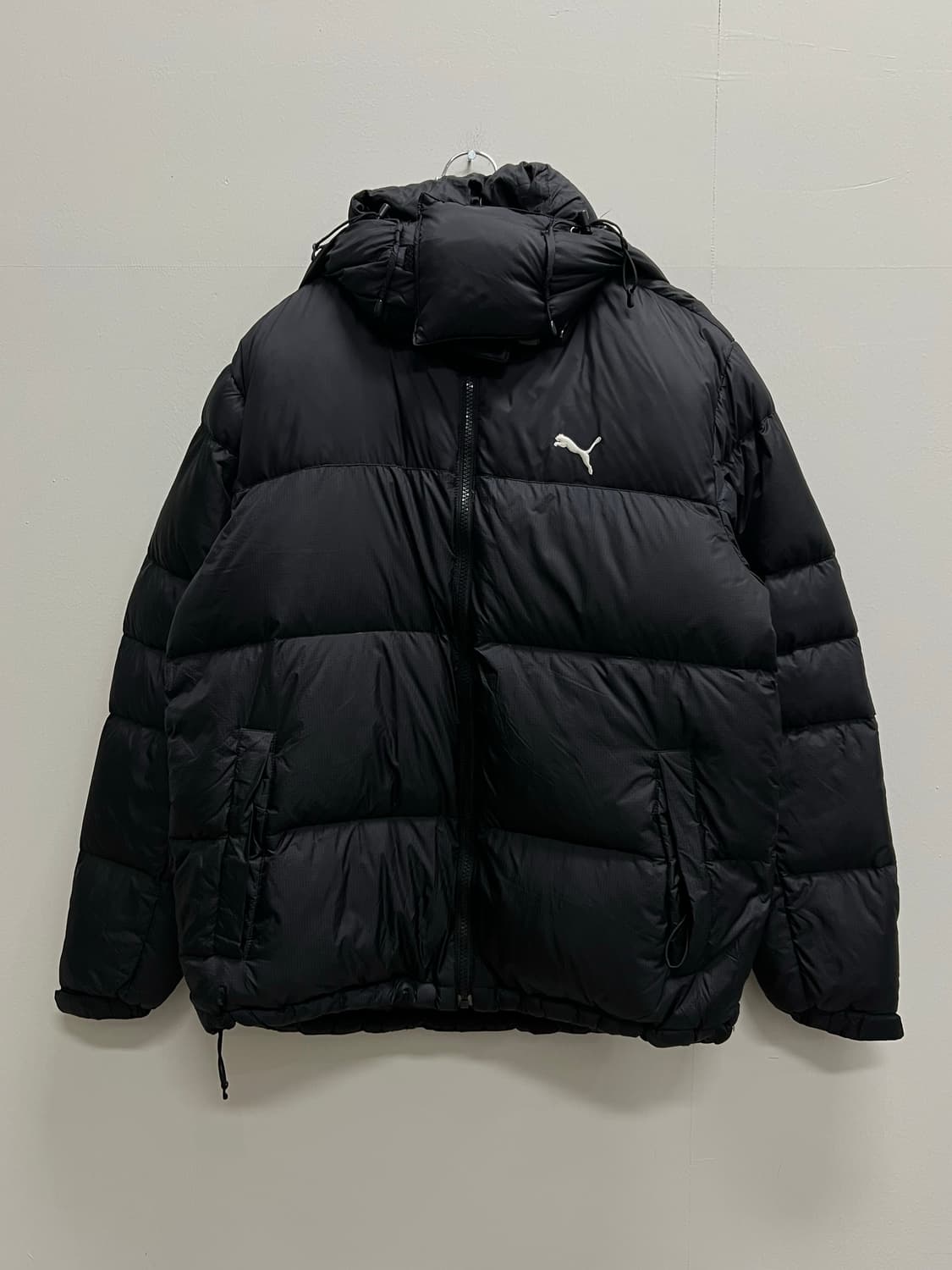 푸마 자수로고 덕다운 푸퍼 패딩 블랙 상품이미지2
