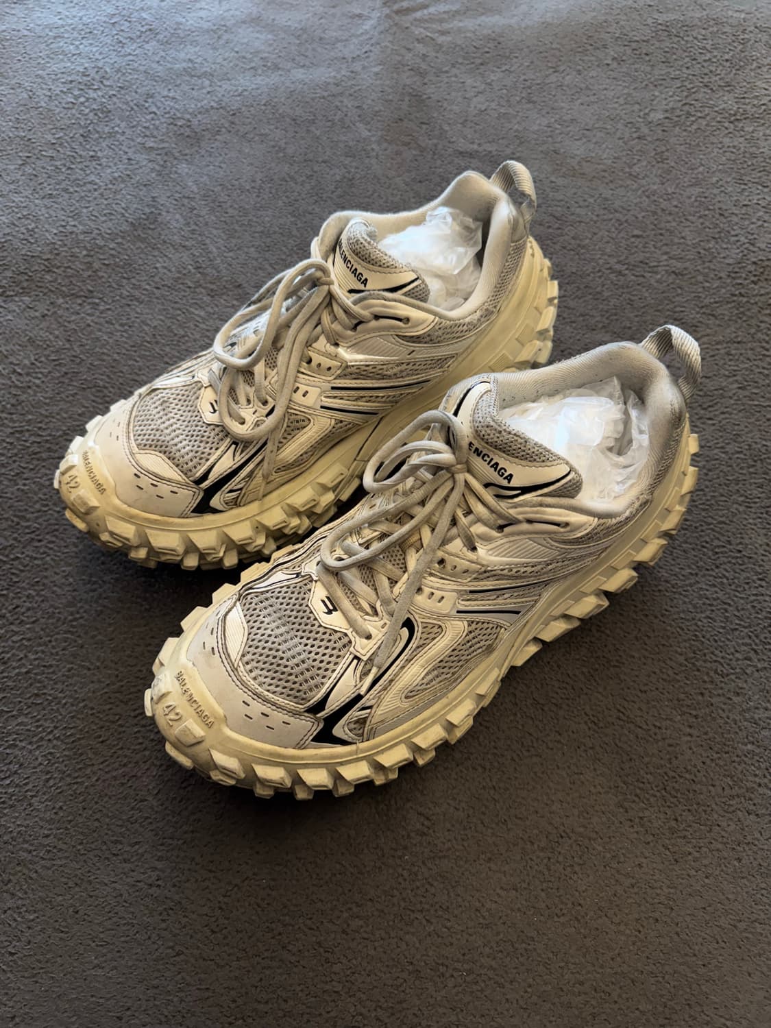 발렌시아가 디펜더 라이트 베이지 처분  상품이미지1