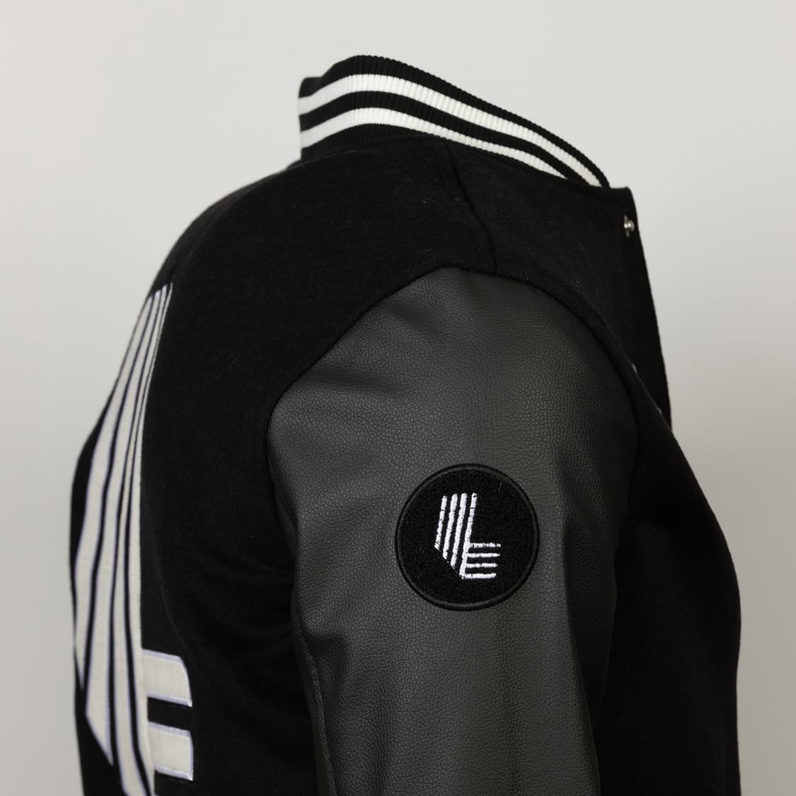 LIV GOLF 바시티 자켓 상품이미지3