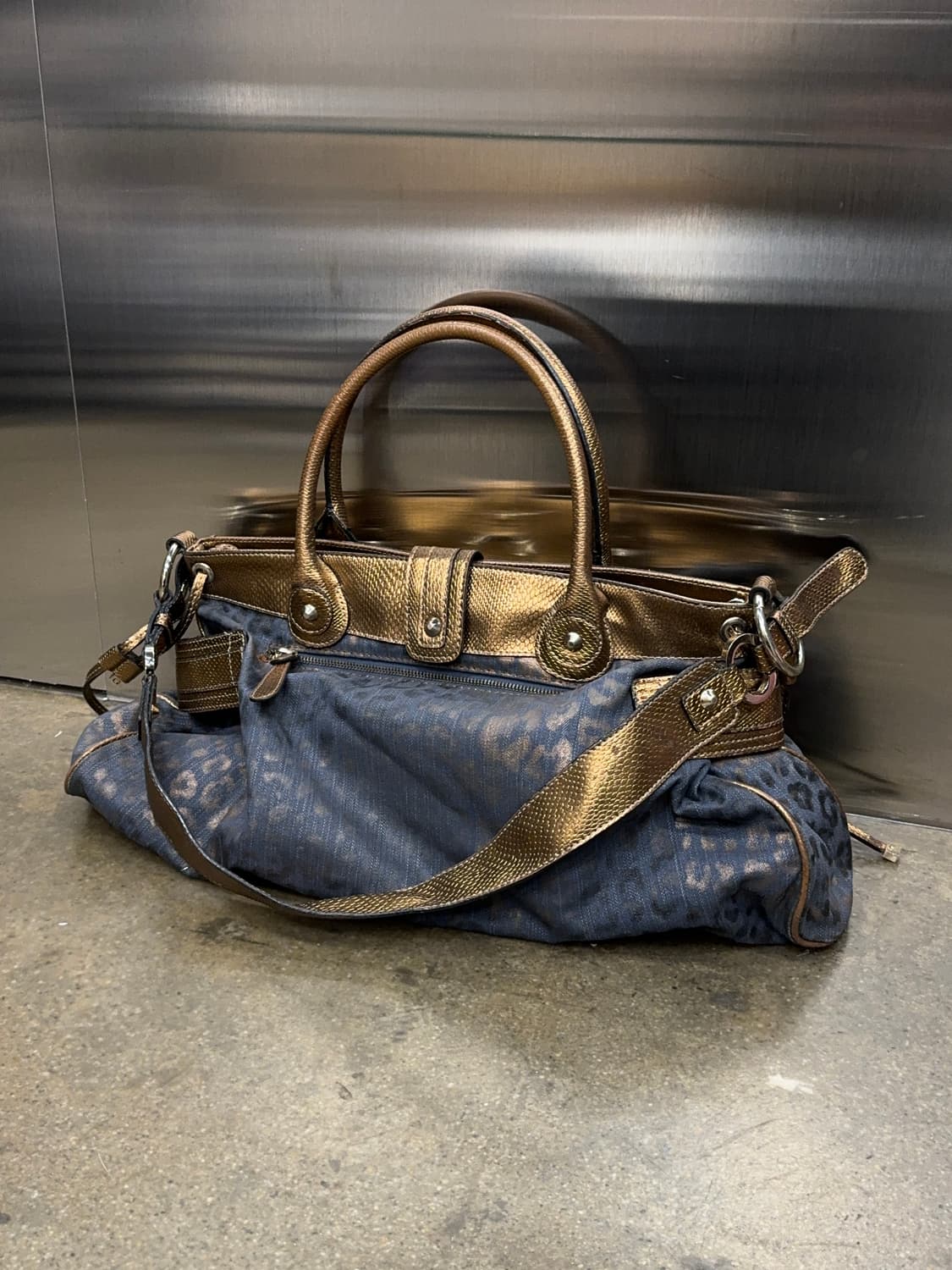 Guess rare blue gold tote bag 상품이미지2