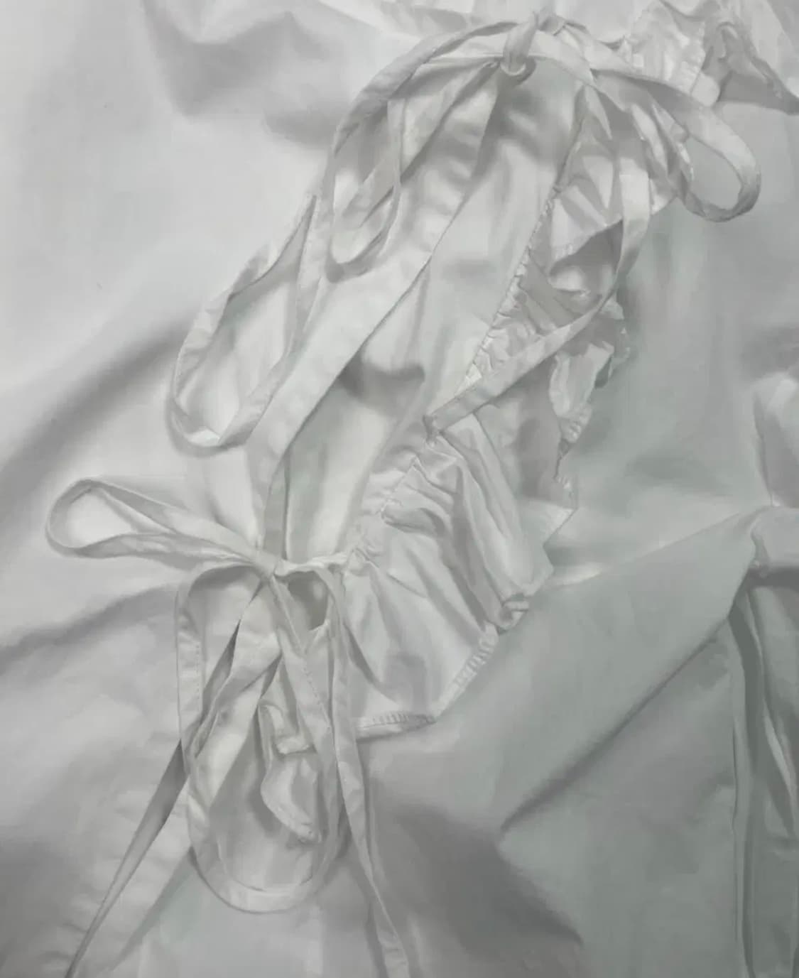 buttonless frill shirt 프릴 셔츠 상품이미지8