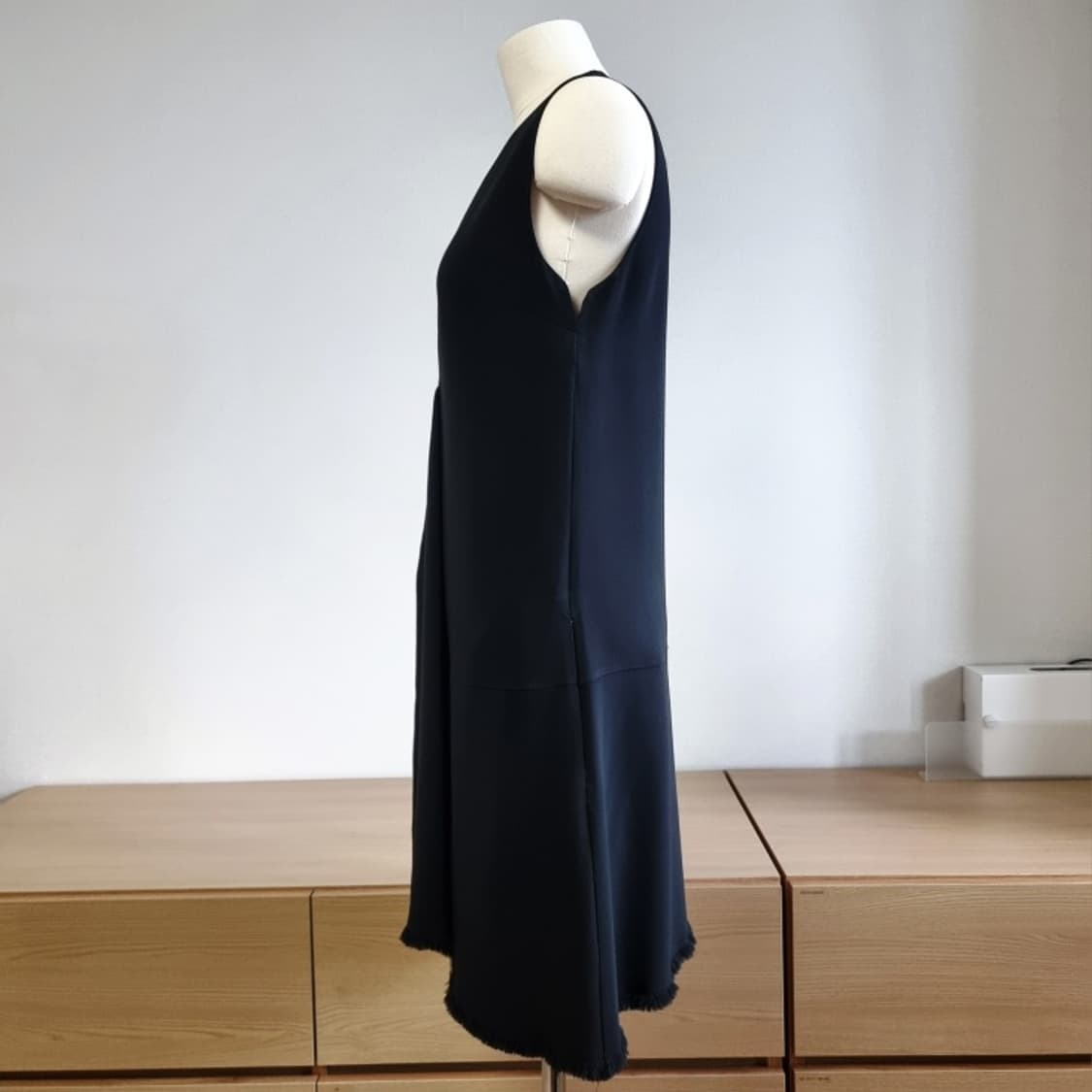 ROCHAS 로샤스 센터슬릿프릴 브이넥 슬리브리스 원피스 드레스 (55) 상품이미지3