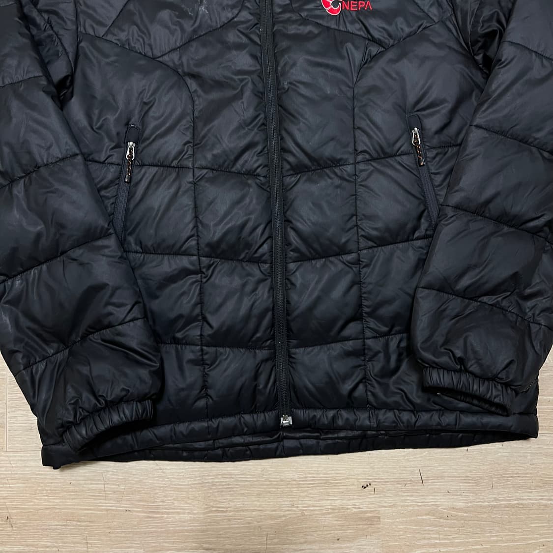 네파 덕다운 산양 로고 스탠드넥 경량패딩 점퍼 [블랙] M/95 상품이미지3