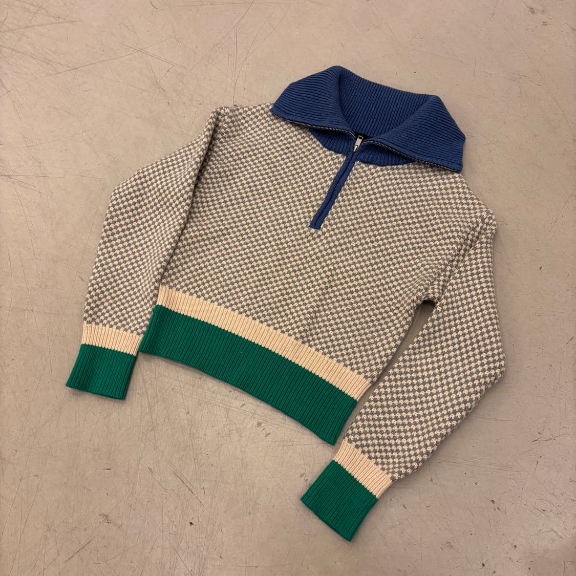 플랙 컬러블럭 쿼터 집업 니트 상품이미지1