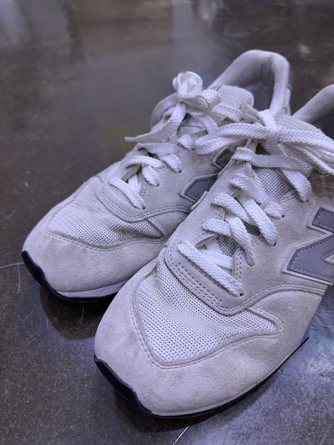 뉴발란스 996 스웨이드 그레이 스니커즈 270 상품이미지3