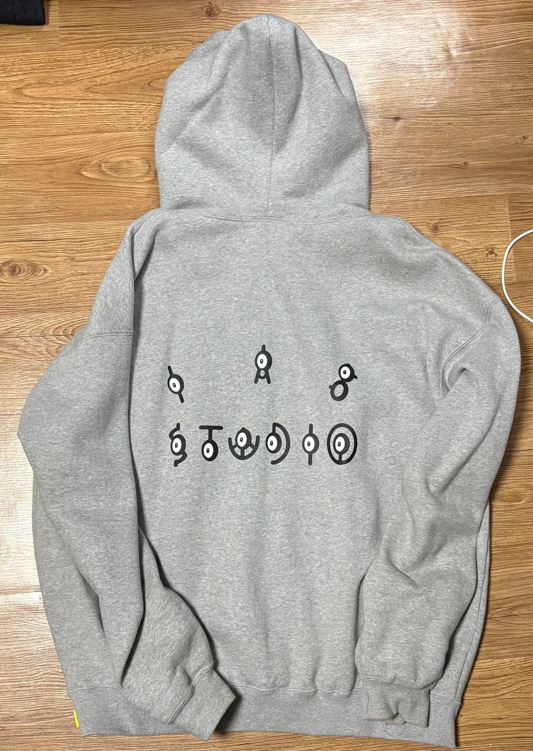 포켓몬스터x아이앱 스튜디오 콜라보 후드티 판매합니다. 상품이미지2