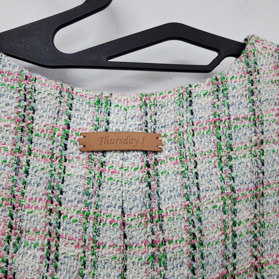 써스데이아일랜드 22 브이넥 트위드 자켓 여성 85 S 상태좋음 상품이미지3