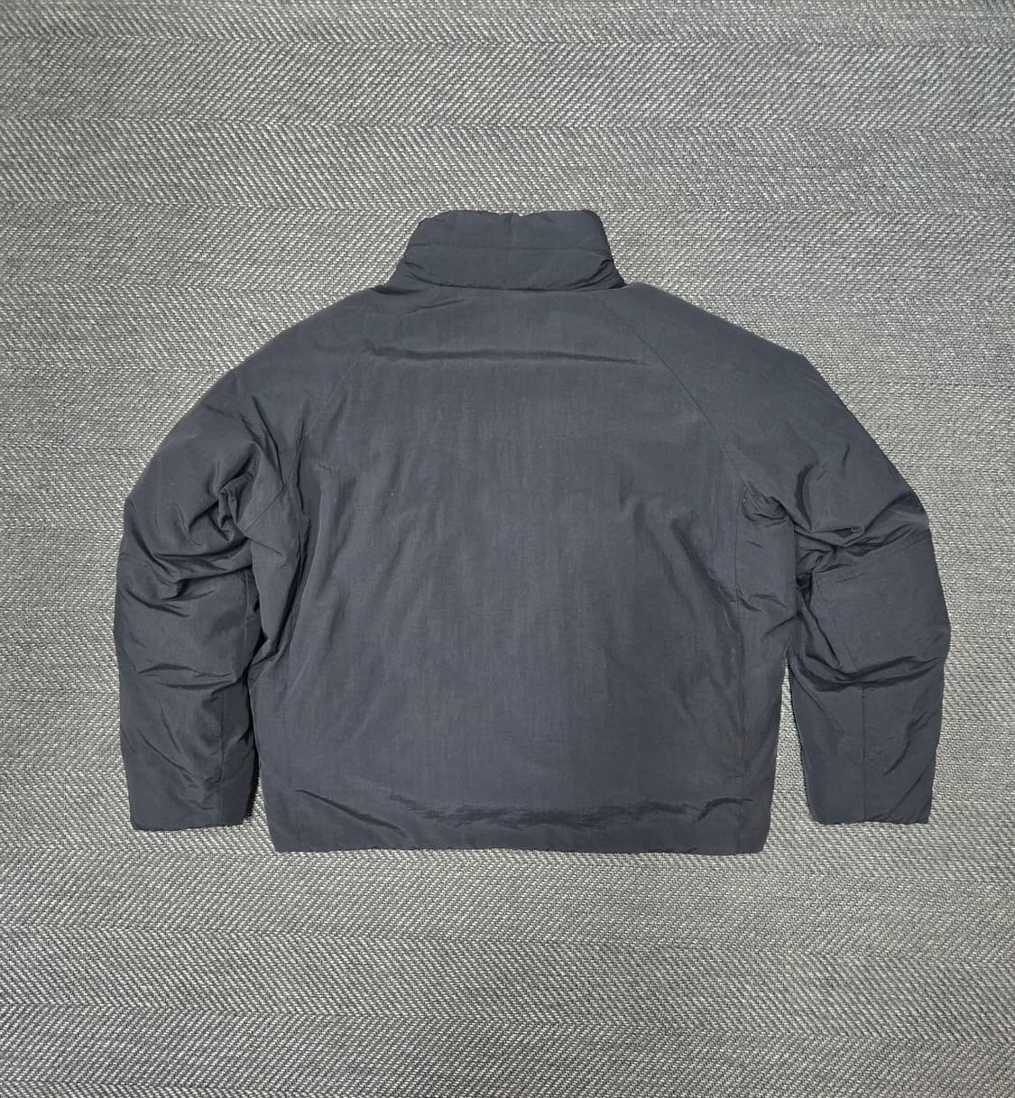 일꼬르소  미니멀 숏 다운 점퍼 블랙 오버핏패딩 상품이미지3