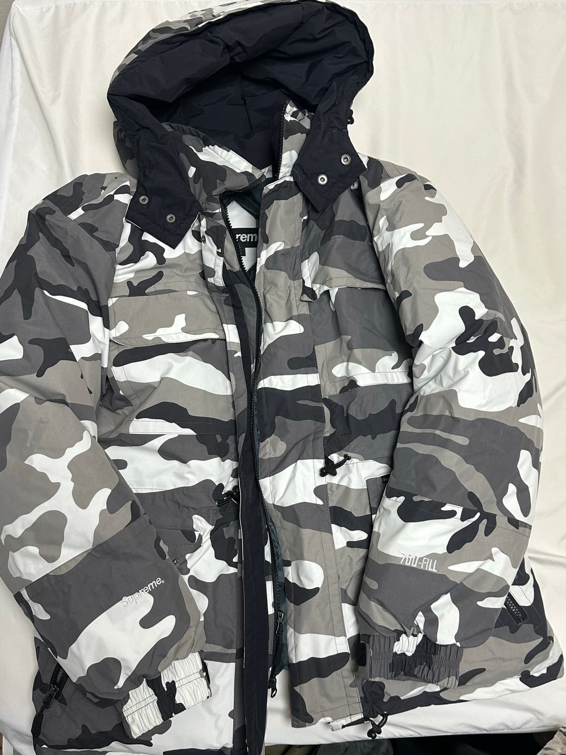 슈프림 16fw 다운타운 스노우카모 패딩 L 상품이미지1
