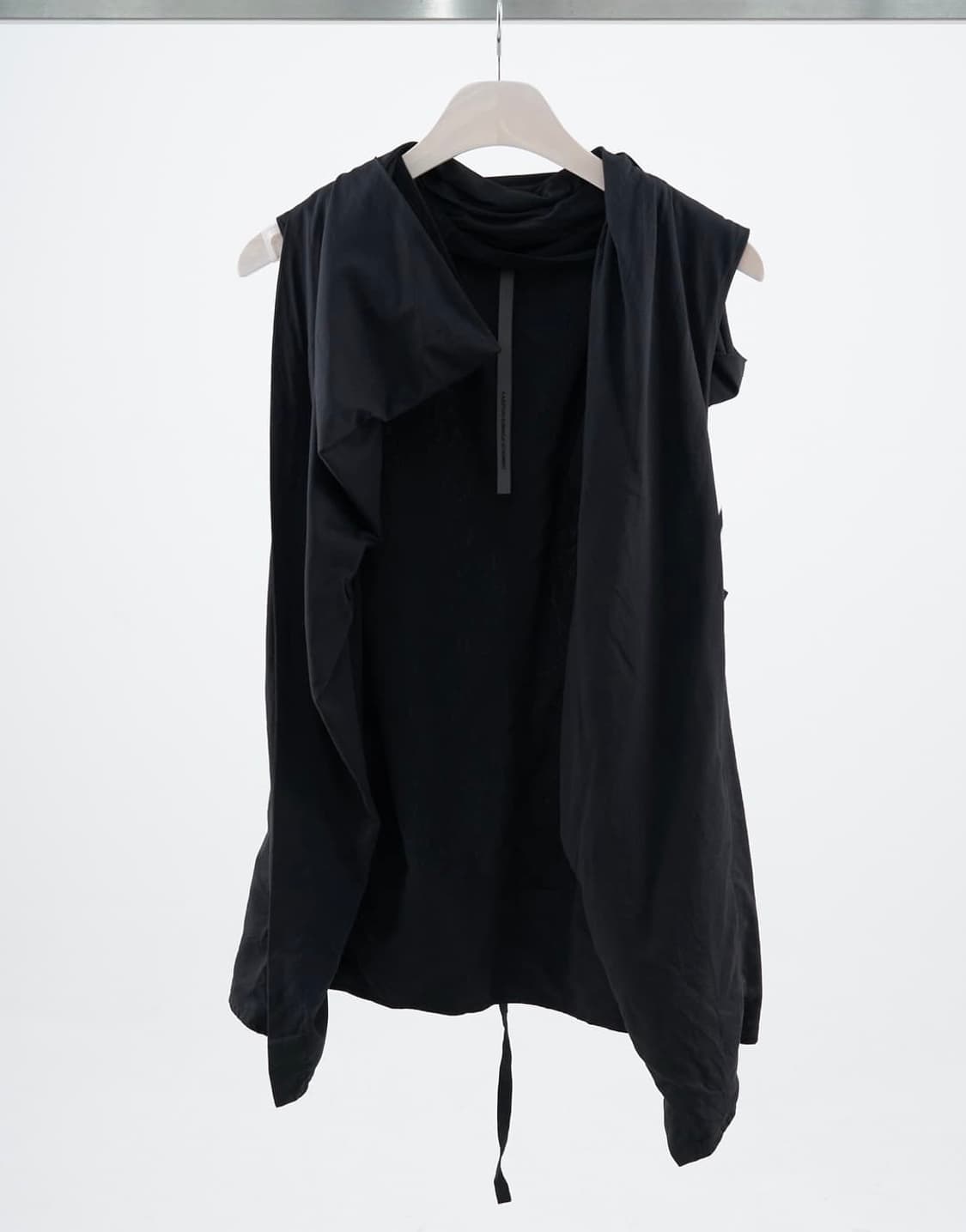 어태치먼트 드레이프 레이어드 베스트 상품이미지1