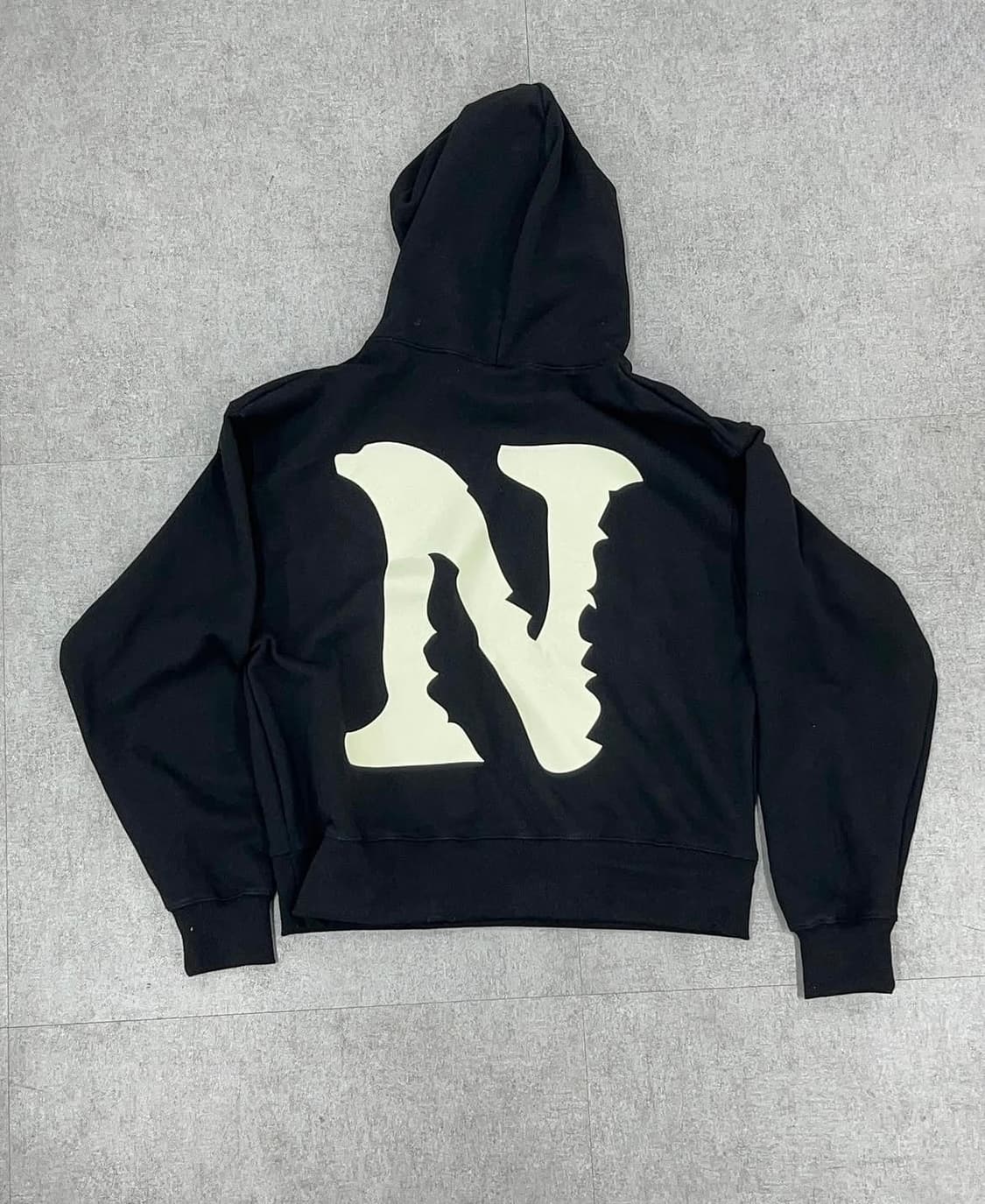 네더월드 블랙 후드티 상품이미지1