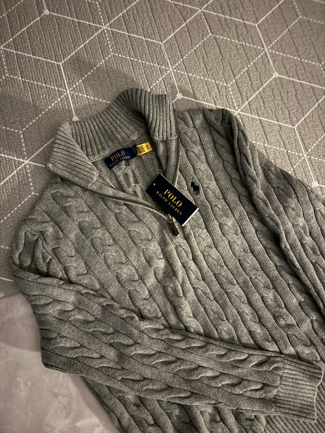 [새상품급] 폴로 꽈배기 반집업 니트 그레이 상품이미지1