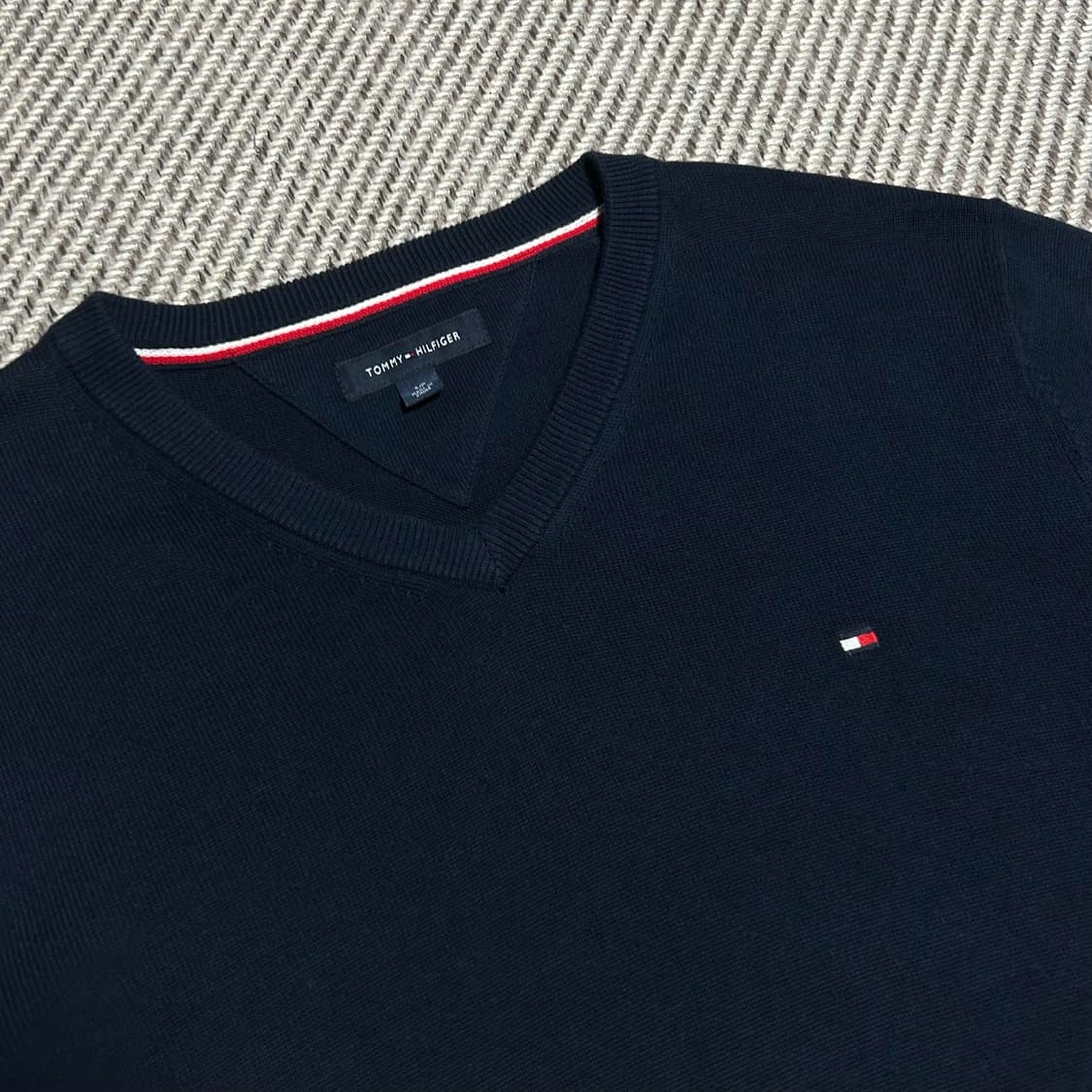[S] Tommy 타미힐피거 네이비 브이넥 니트 상품이미지2
