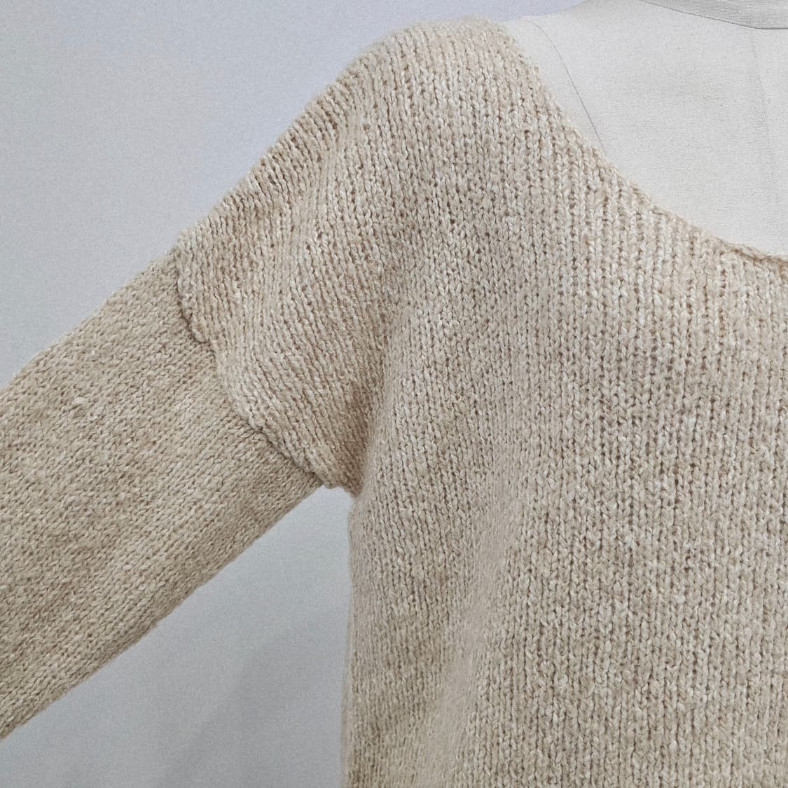 모헤어 울혼방 루즈핏 베이지 보카시 니트  상품이미지5