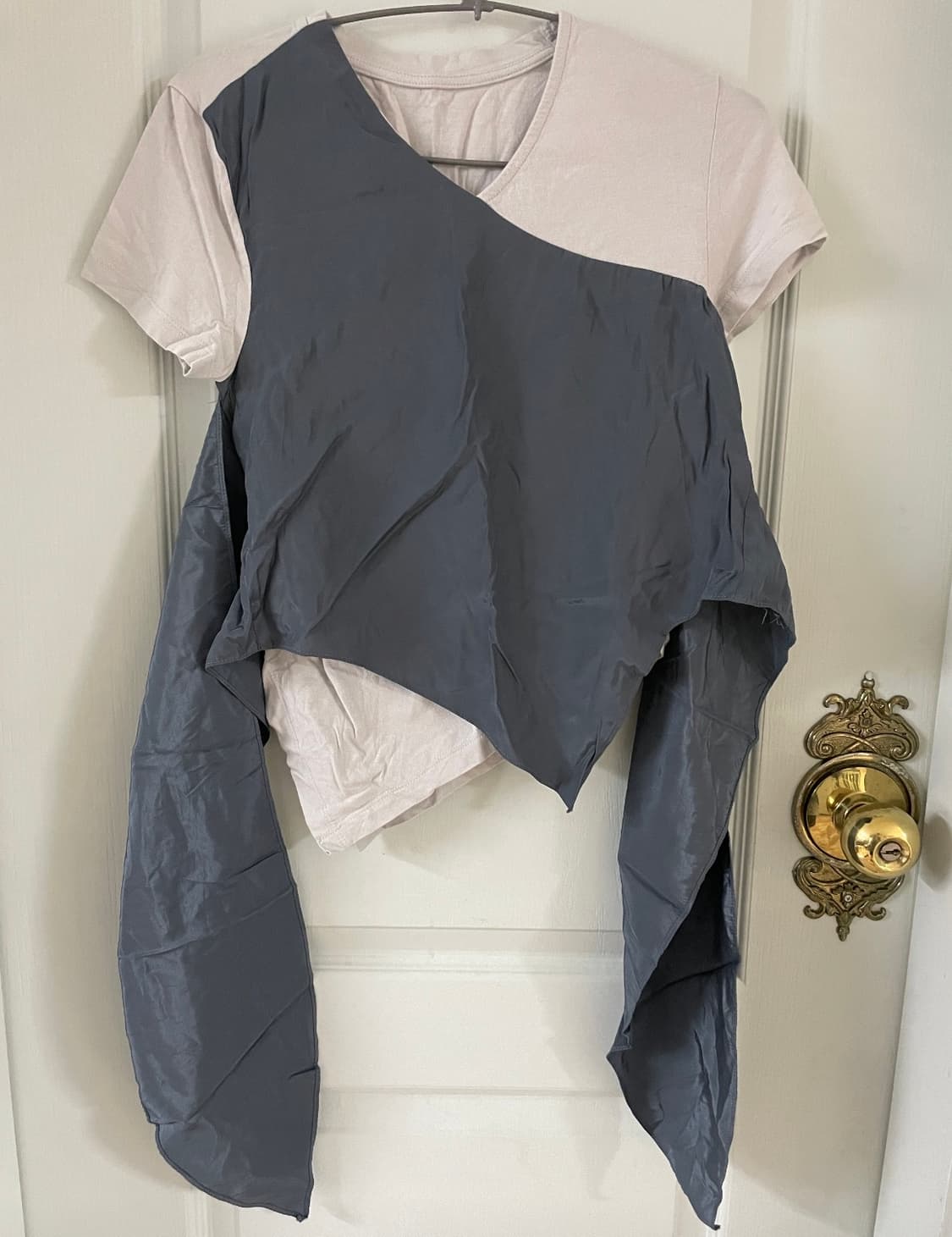 마뗑킴 백 포인트 탑 실키 스카프탑 그레이 상품이미지3