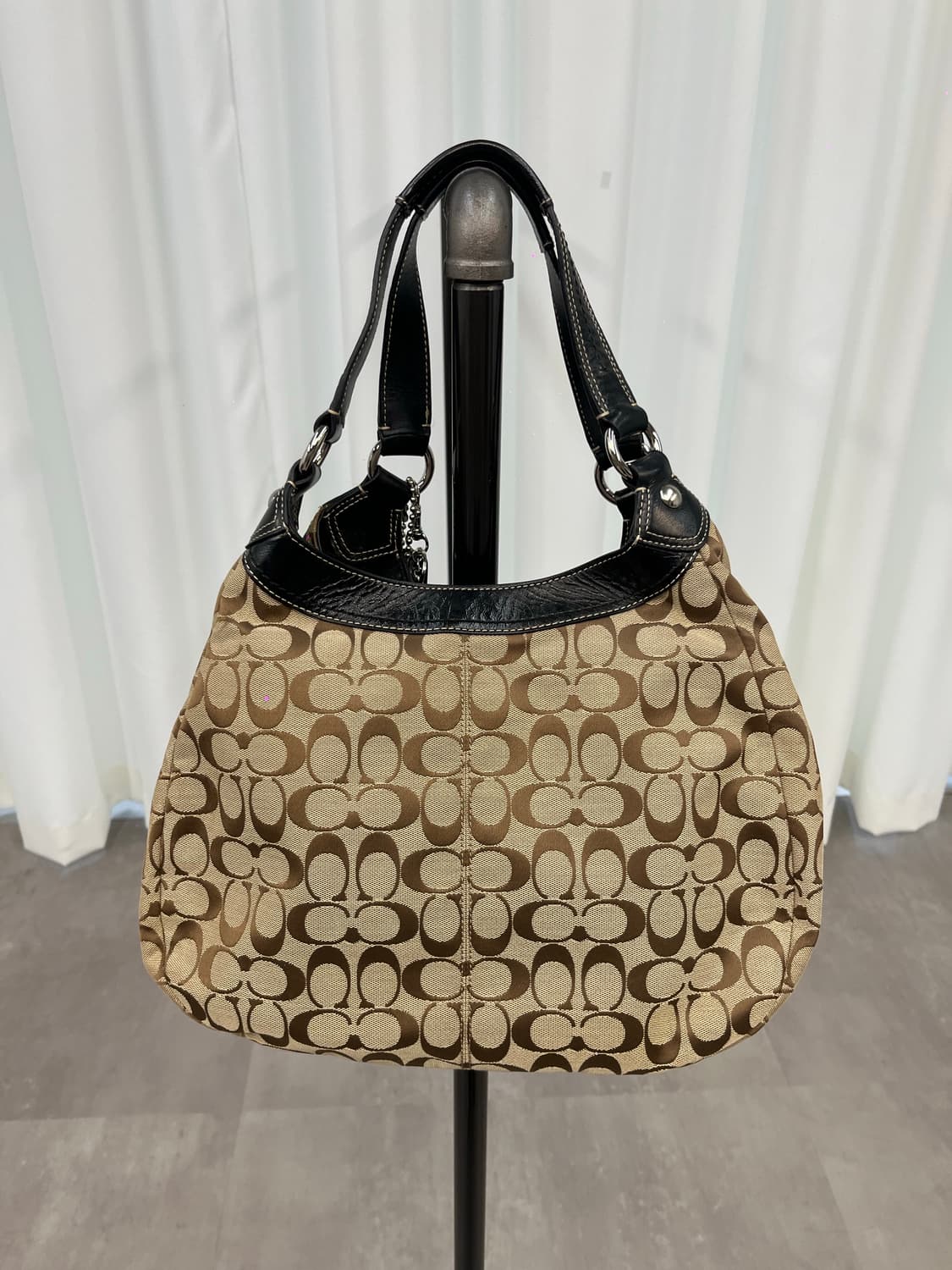 Coach beige big hobo bag 상품이미지3
