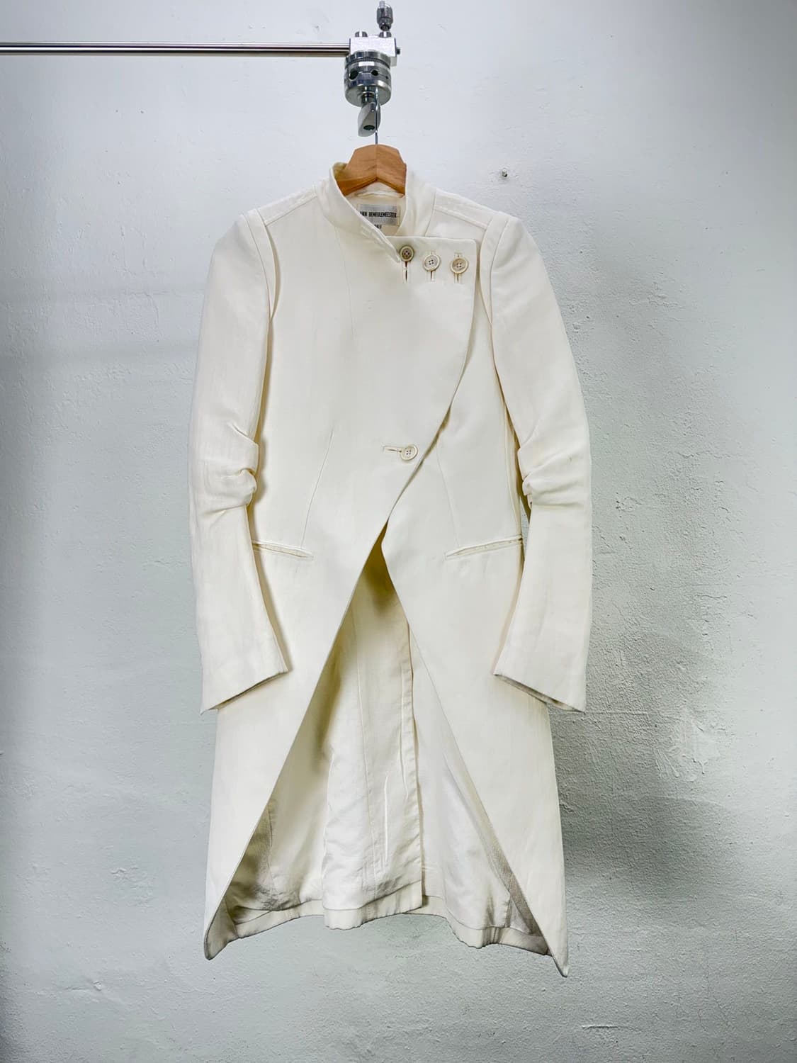 앤 드뮐미스터 베일리 펜싱 돌 비대칭 코트 자켓 상품이미지5