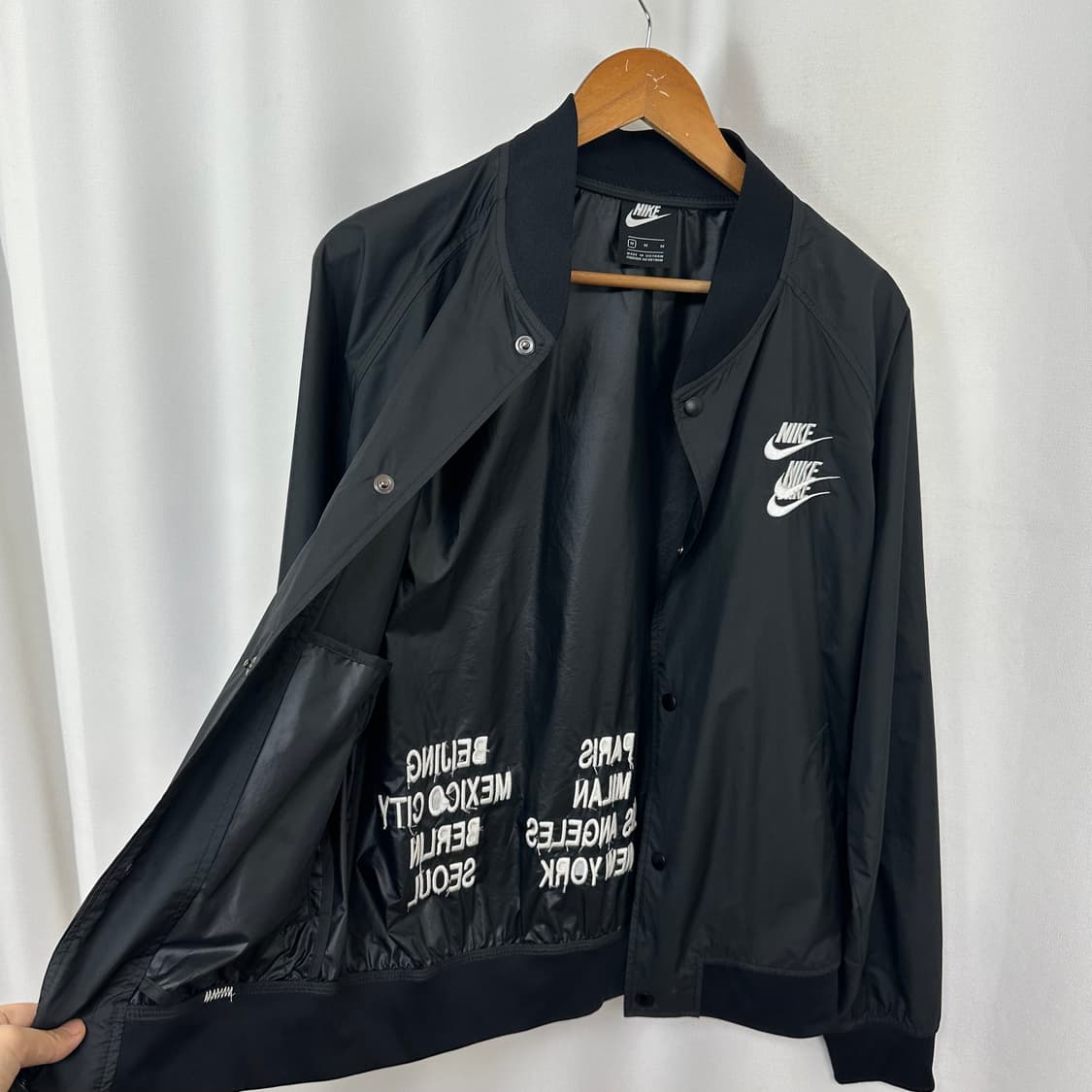  나이키 남자 얇은 똑딱이 자켓 검정 M  상품이미지7