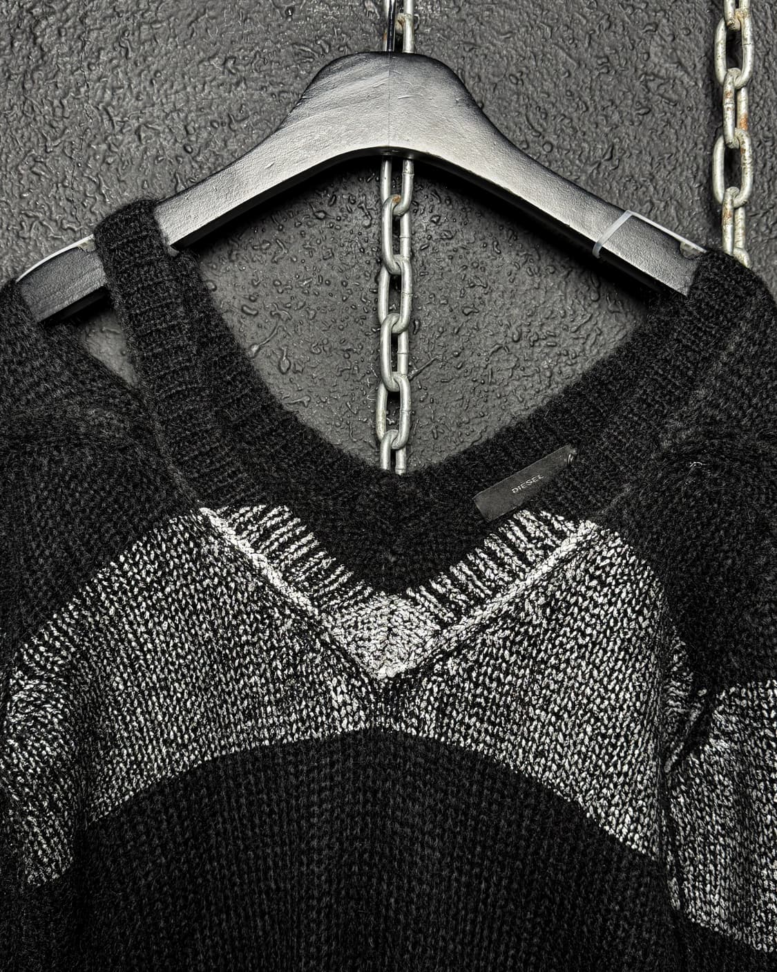 DIESEL – Black Stripe Distressed knit    상품이미지8