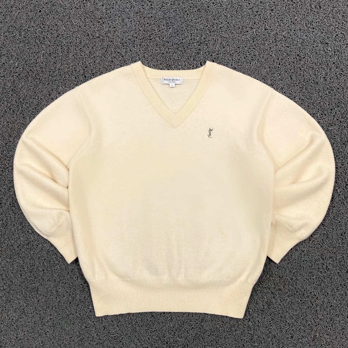 YvesSaintLaurent 자수로고 브이넥 니트 상품이미지1