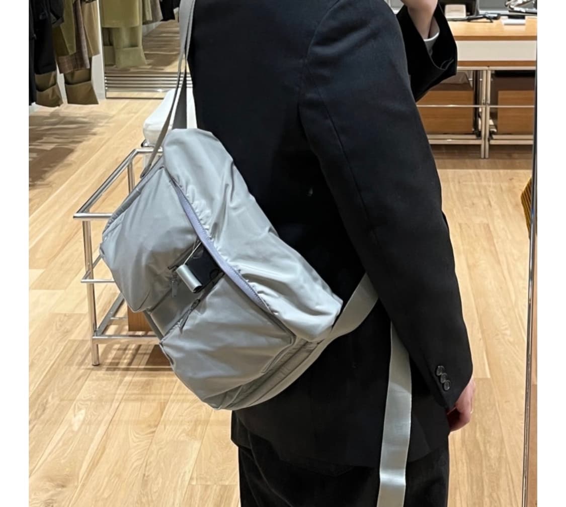 착샷ㅇ) 이얼즈어고 투웨이 메신저 백 라이트그레이 상품이미지4