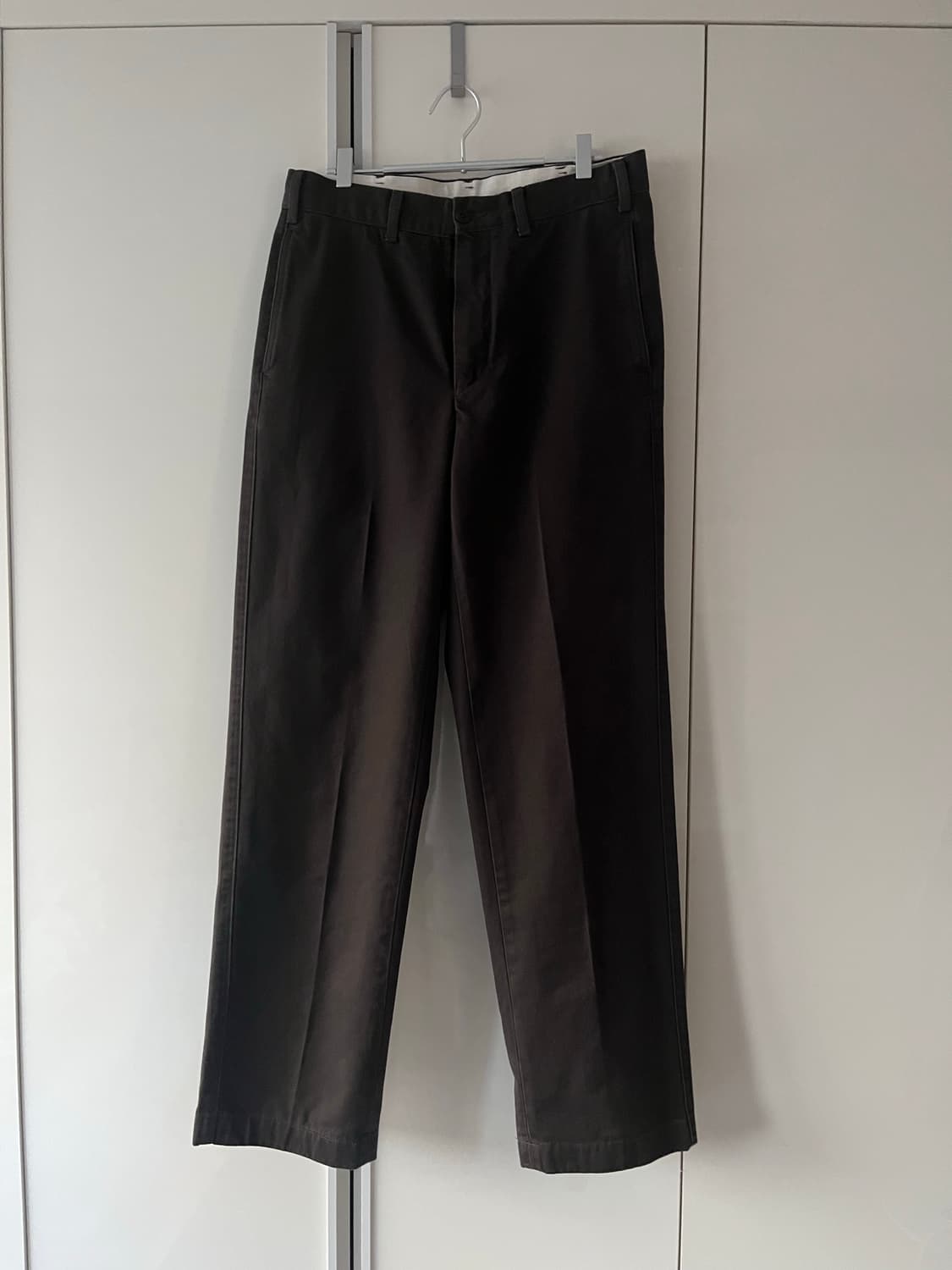 유니클로 스트레이트 치노팬츠 다크브라운 상품이미지1