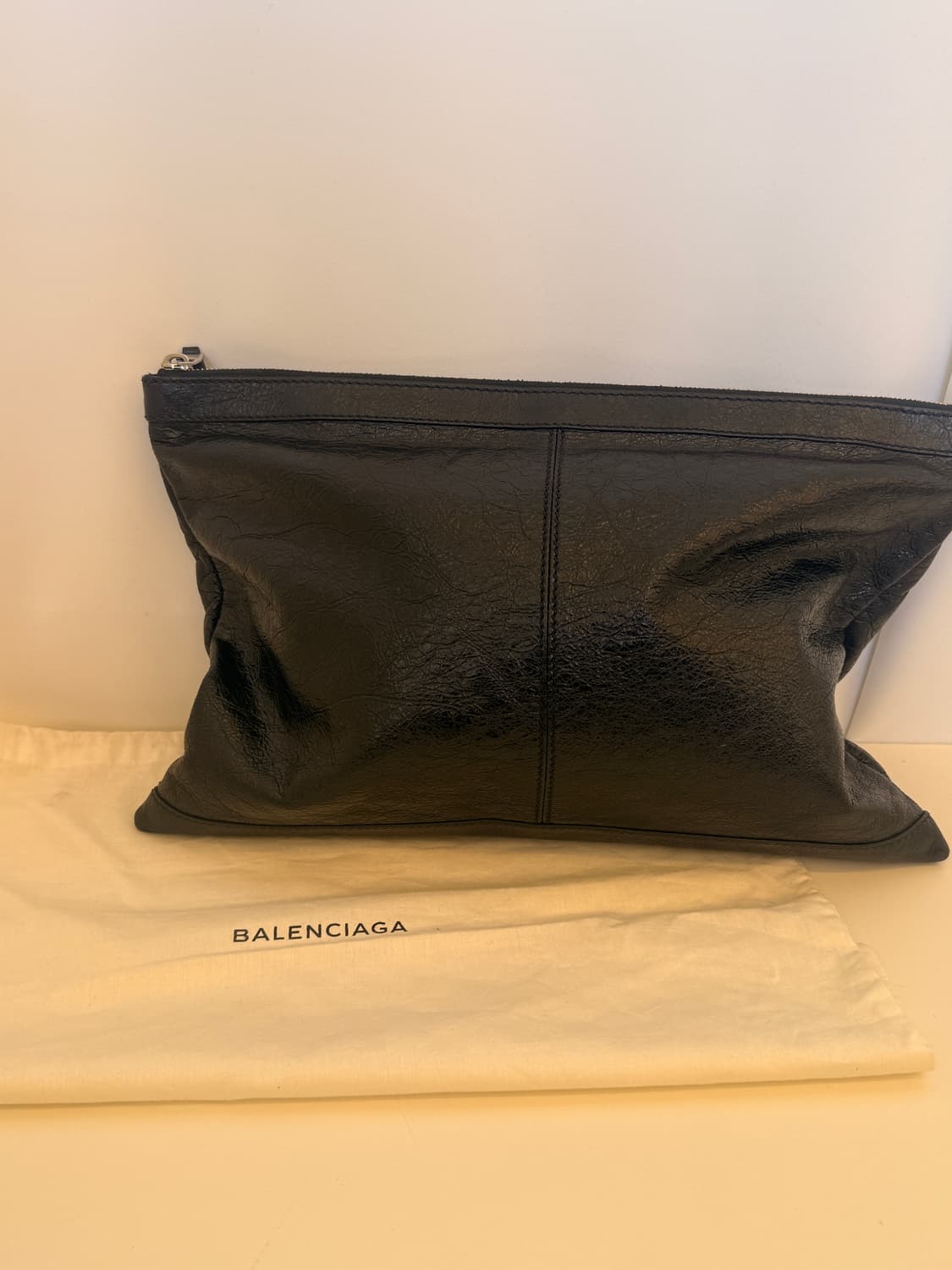 발렌시아가(BALENCIAGA) 클래식 모터 클립 레더 클러치백 상품이미지2