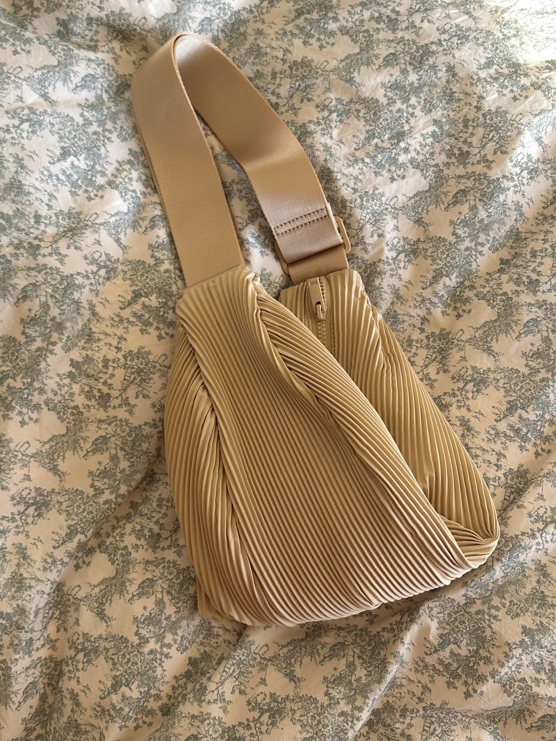 Cos 플리츠 크로스바디백 상품이미지5