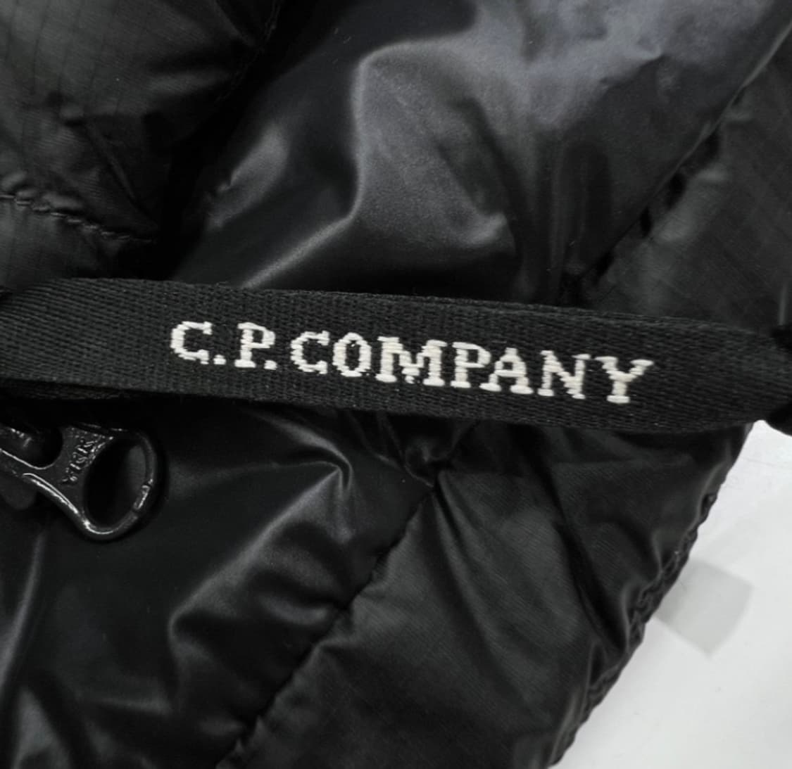 [M]C.P. 컴퍼니 D.D. 쉘 후드 다운 자켓 블랙 25FW 새상품 상품이미지3